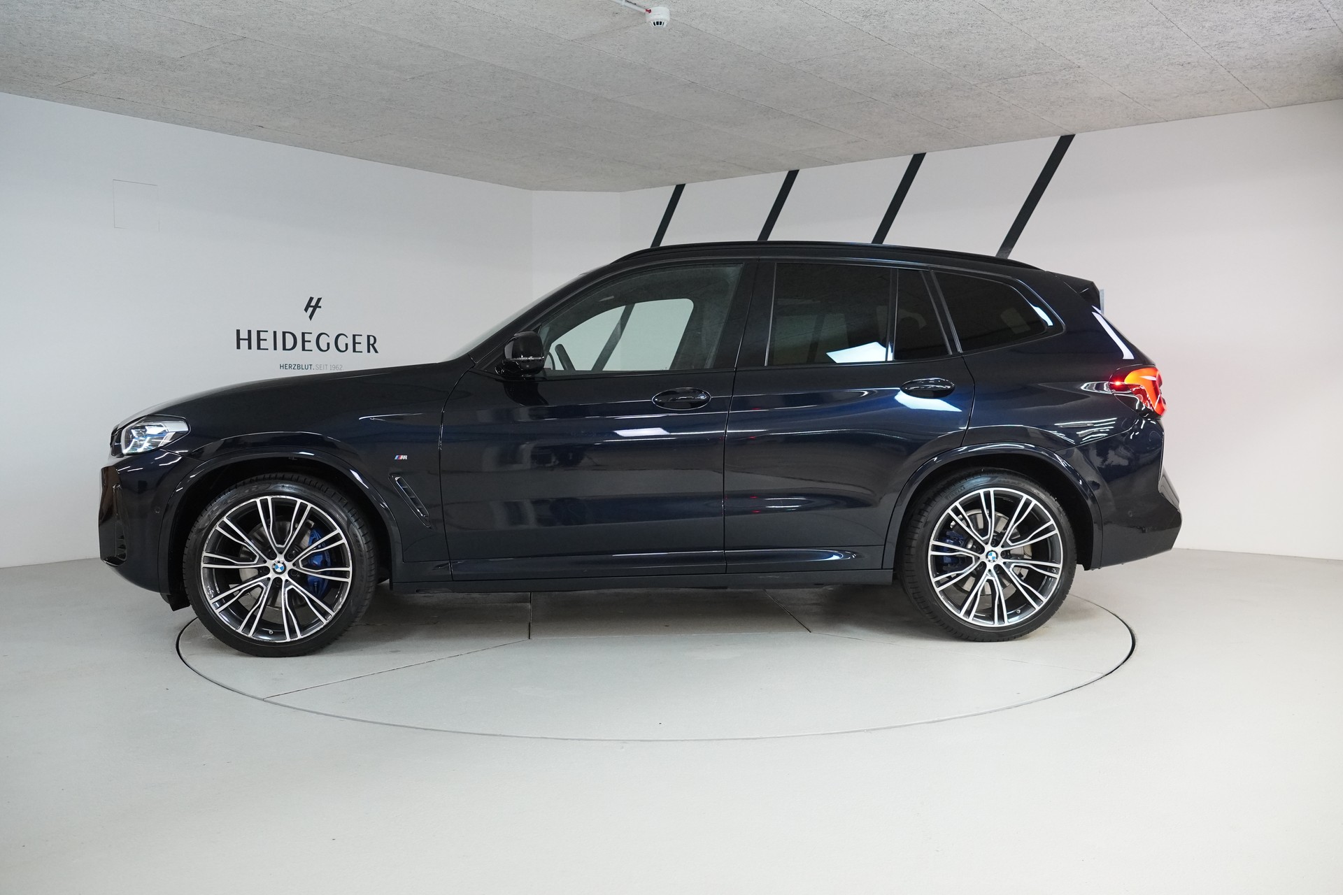 BMW X3 M40i Travel-showroom-element-3