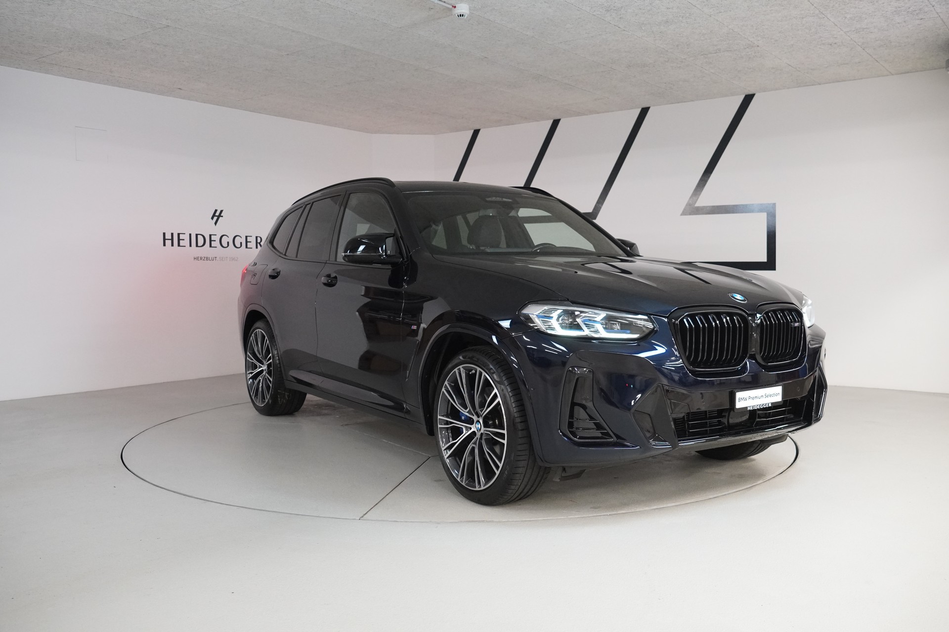BMW X3 M40i Travel-showroom-element-2