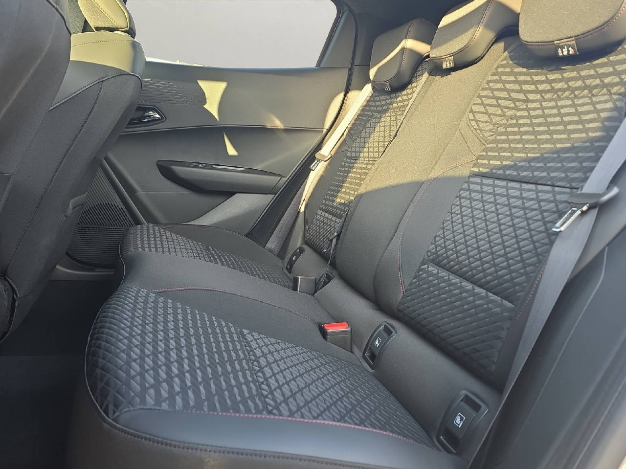RENAULT Clio 1.8 E-Tech techno-image-9