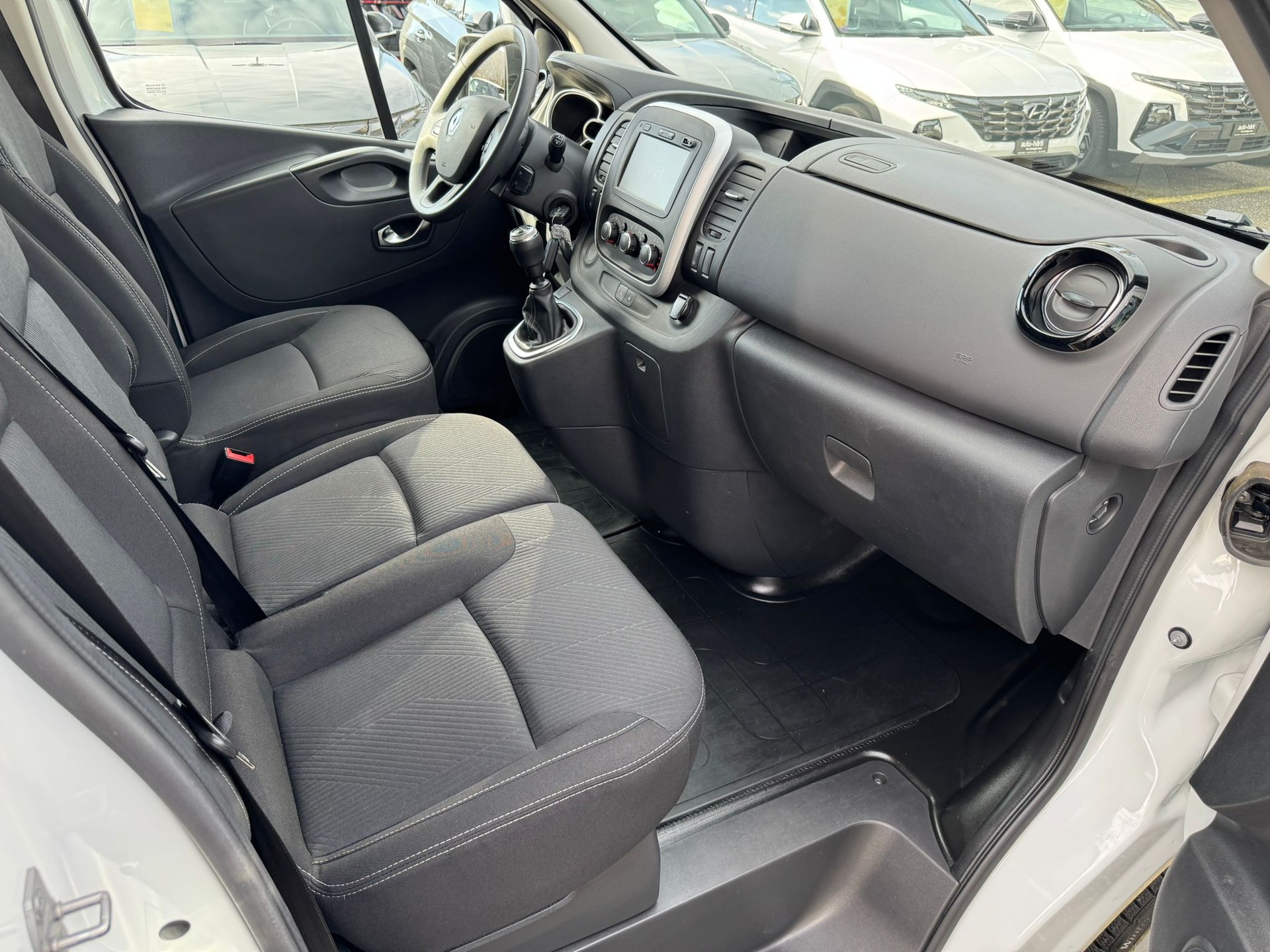 RENAULT Trafic dCi120 2.0 Bus L1H1-image-5