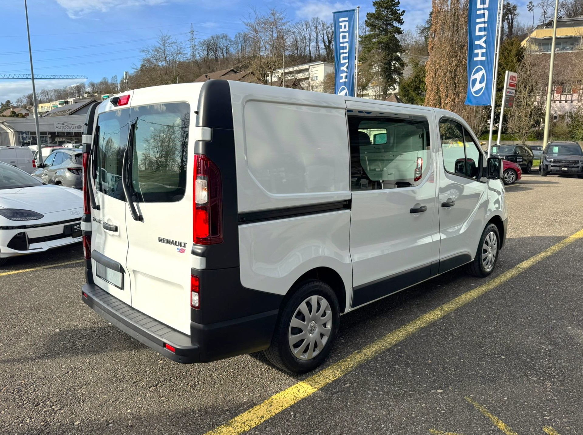 RENAULT Trafic dCi120 2.0 Bus L1H1-image-6
