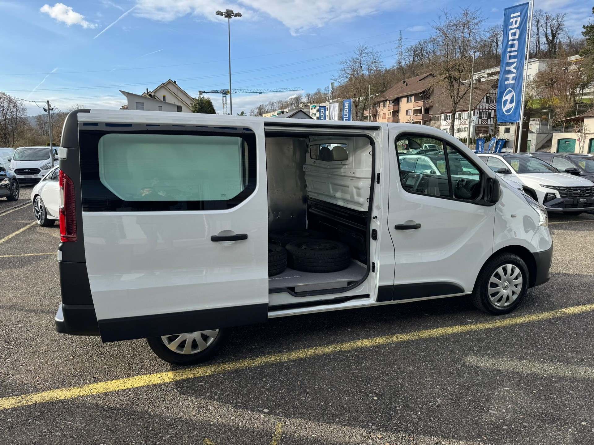 RENAULT Trafic dCi120 2.0 Bus L1H1-image-7