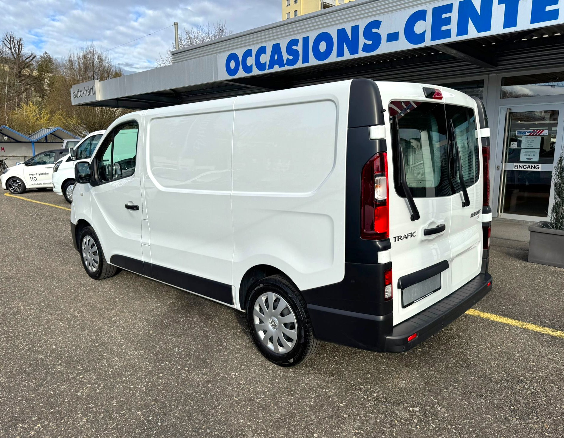RENAULT Trafic dCi120 2.0 Bus L1H1-image-13