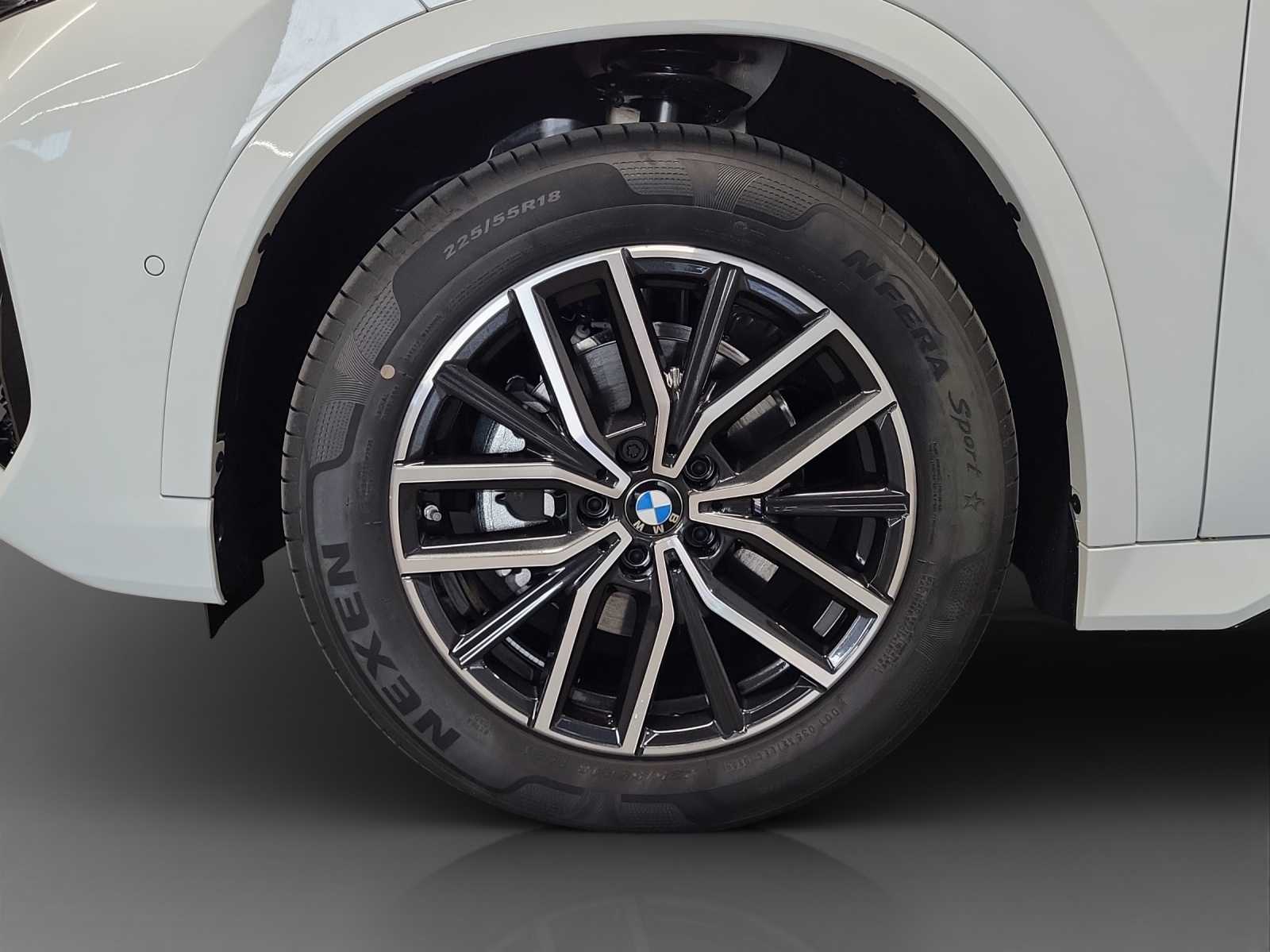 BMW iX1 eDrive 20 M Sport-image-8