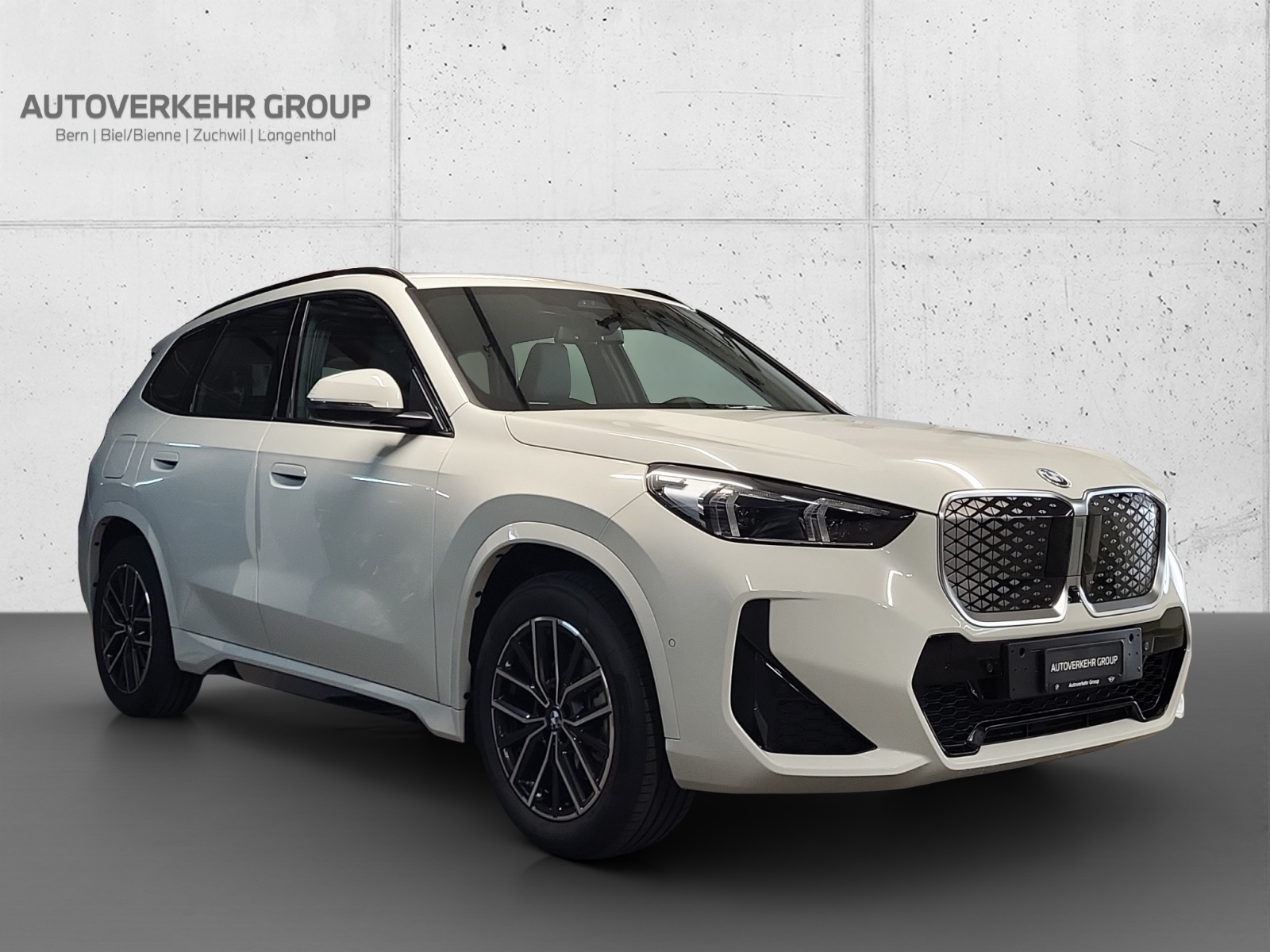 BMW iX1 eDrive 20 M Sport-showroom-element-2