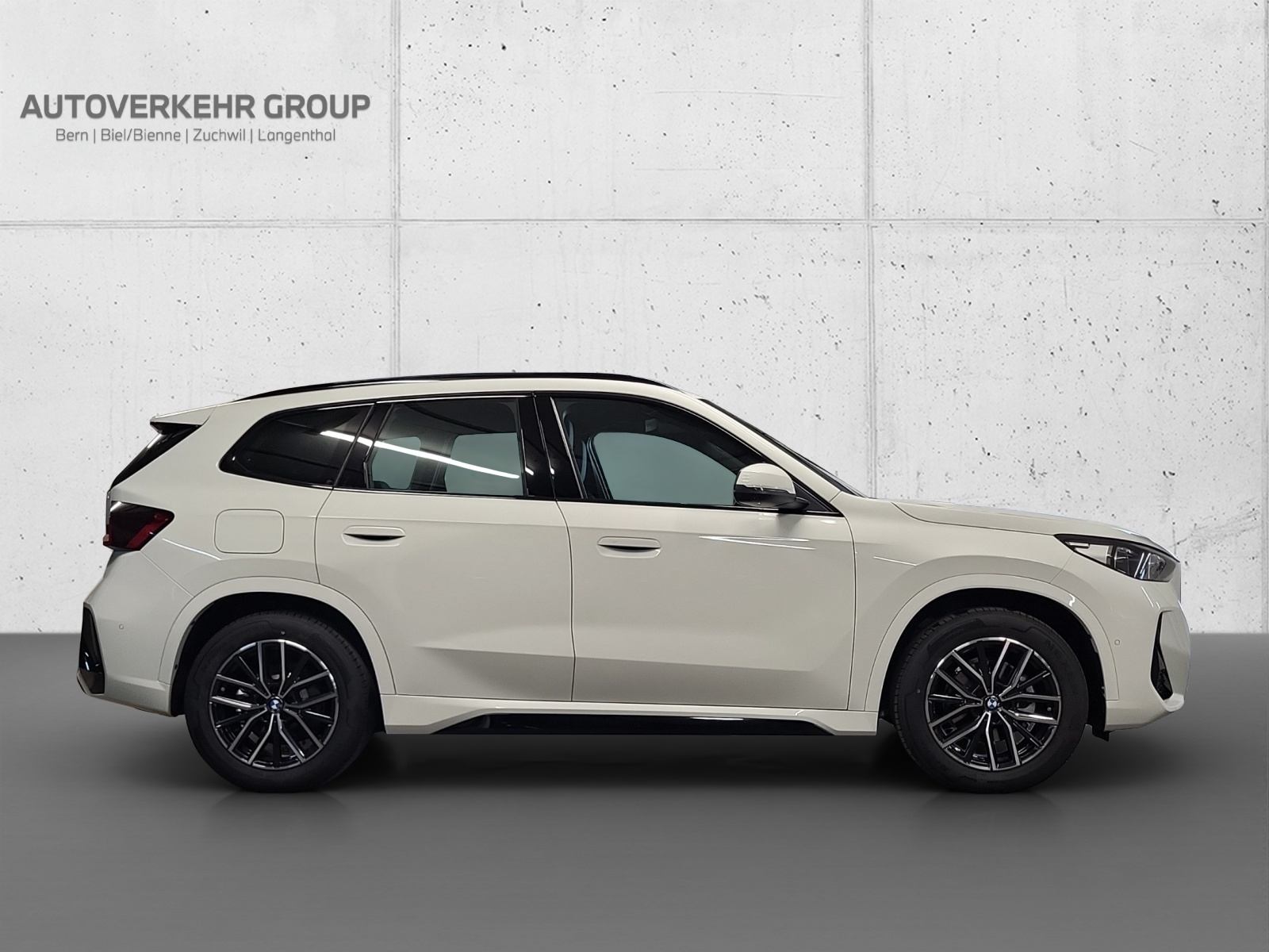 BMW iX1 eDrive 20 M Sport-showroom-element-3