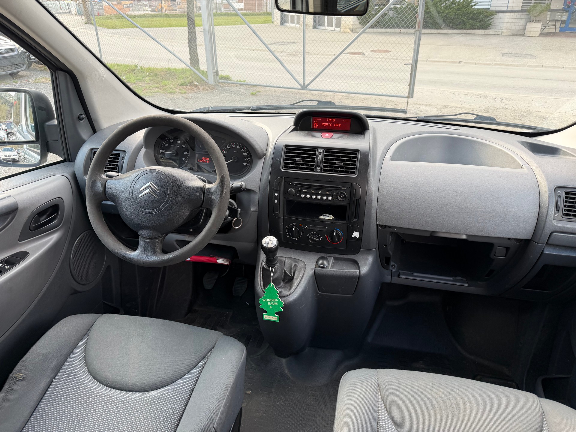 CITROEN Jumpy 1.6 HDi L1H1-image-6