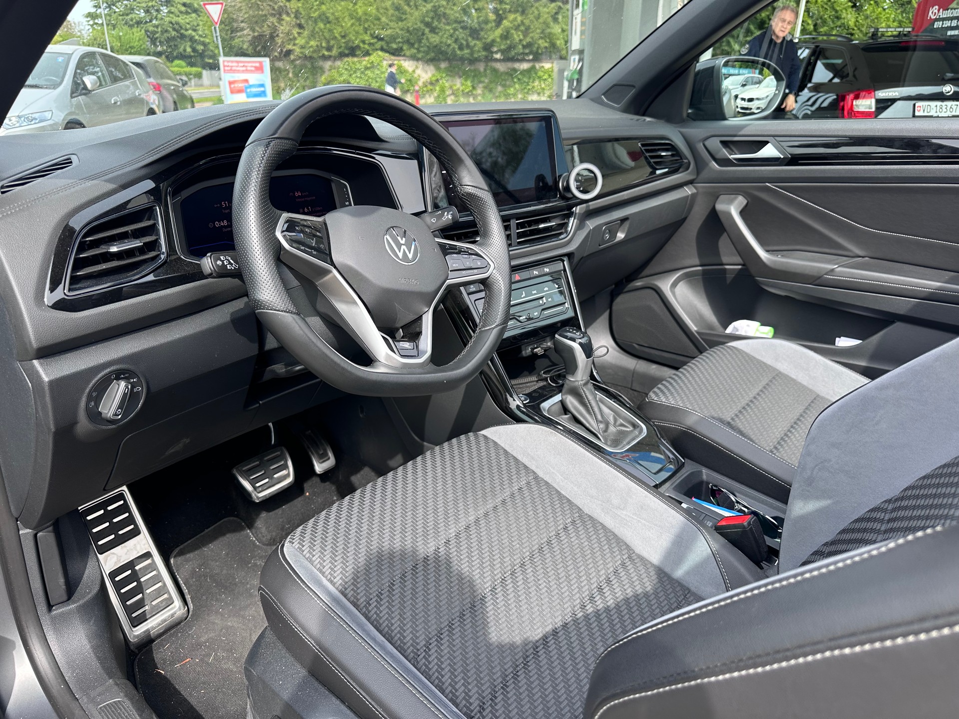 VW T-Roc Cabriolet 1.5 TSI EVO R-Line DSG-image-11