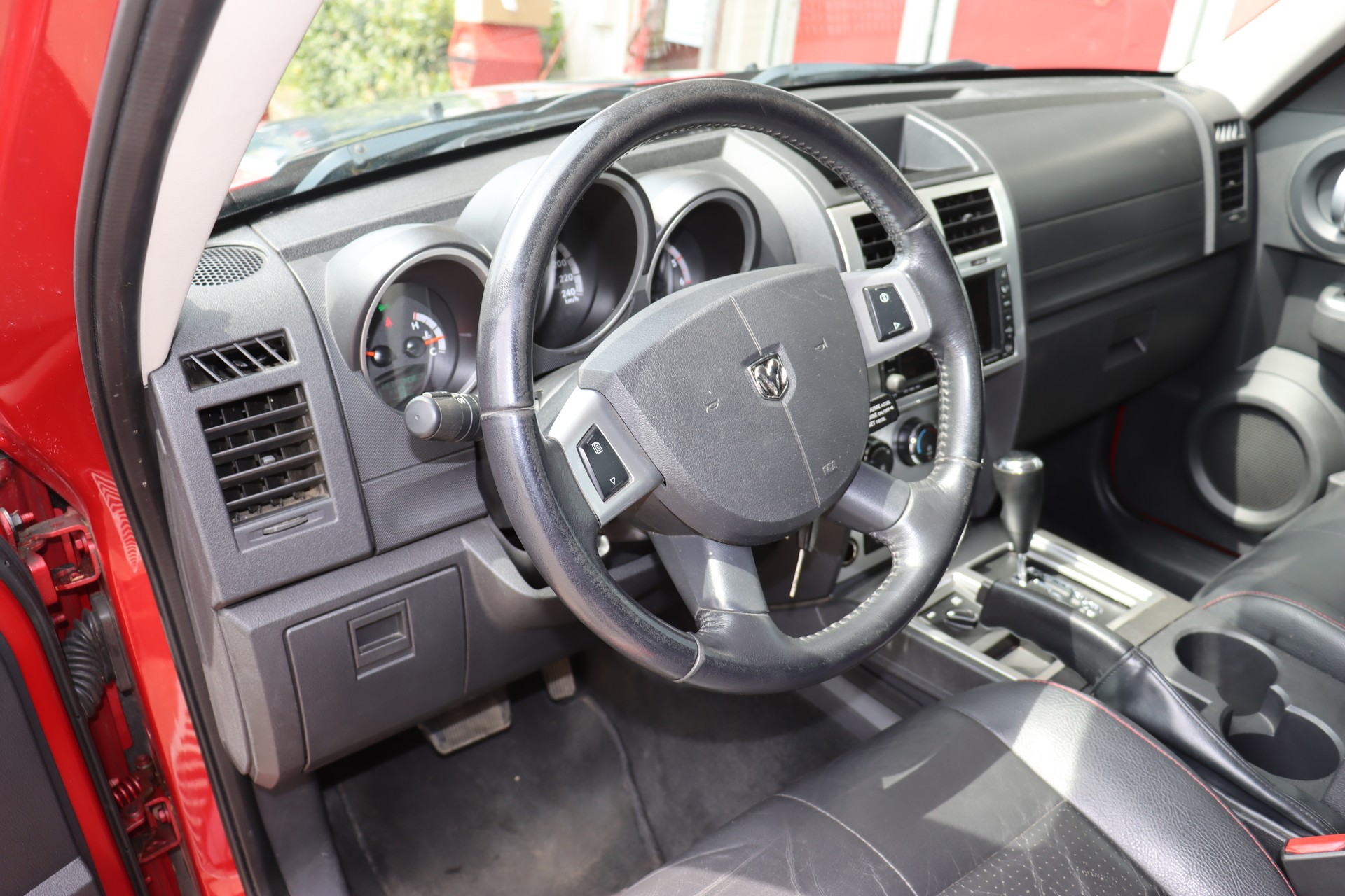 DODGE Nitro 2.8 CRD R/T Automatic-image-14
