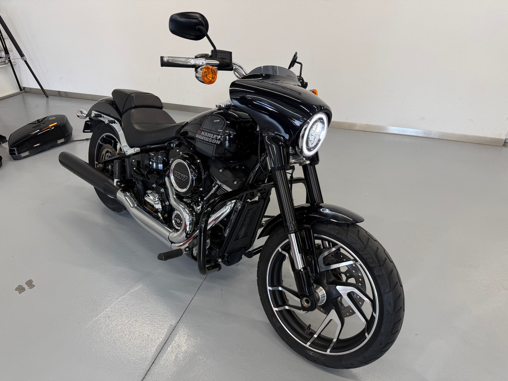 HARLEY-DAVIDSON FLSB Sport Glide 107-image-2