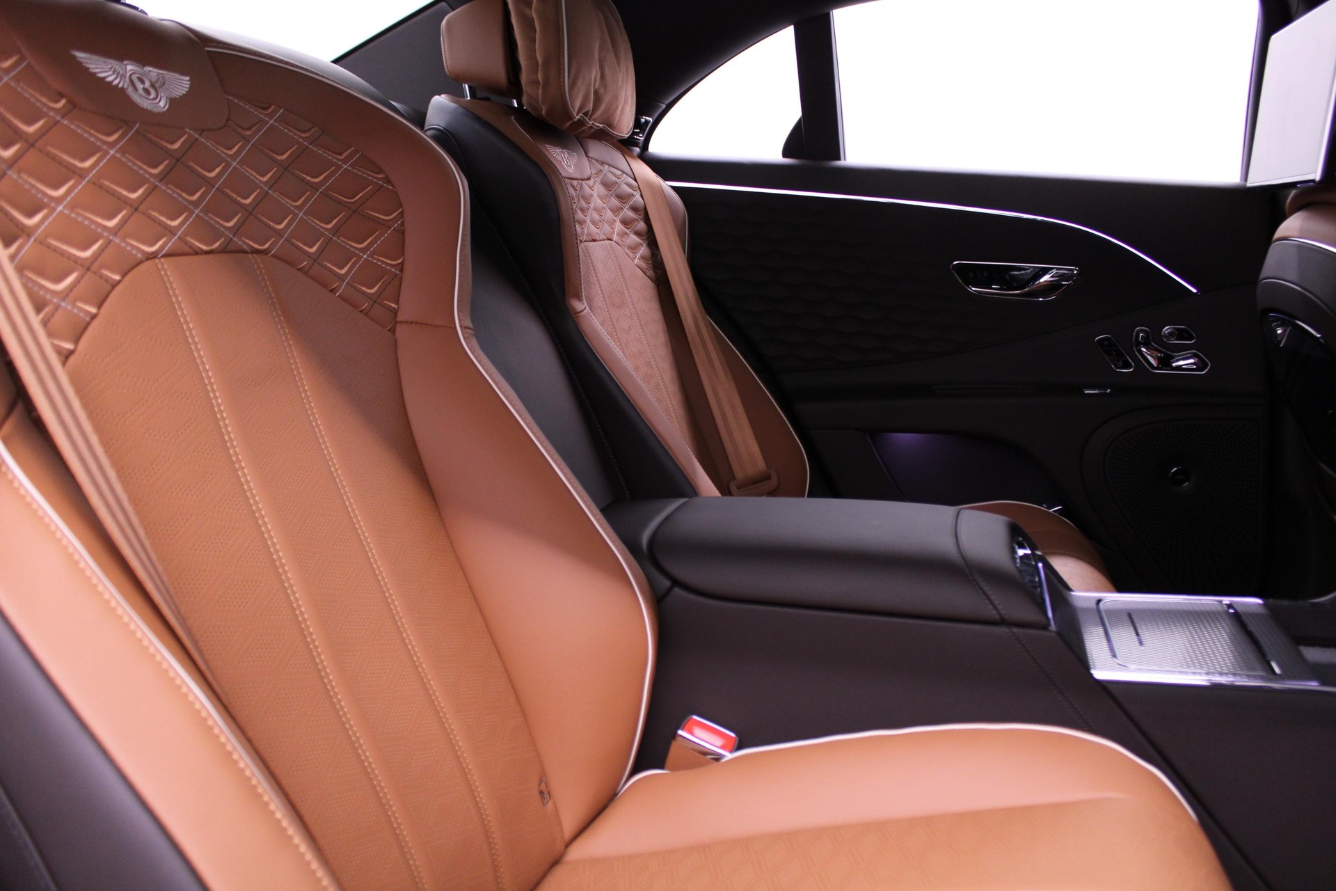 BENTLEY Flying Spur 4.0 V8 Mulliner-image-18