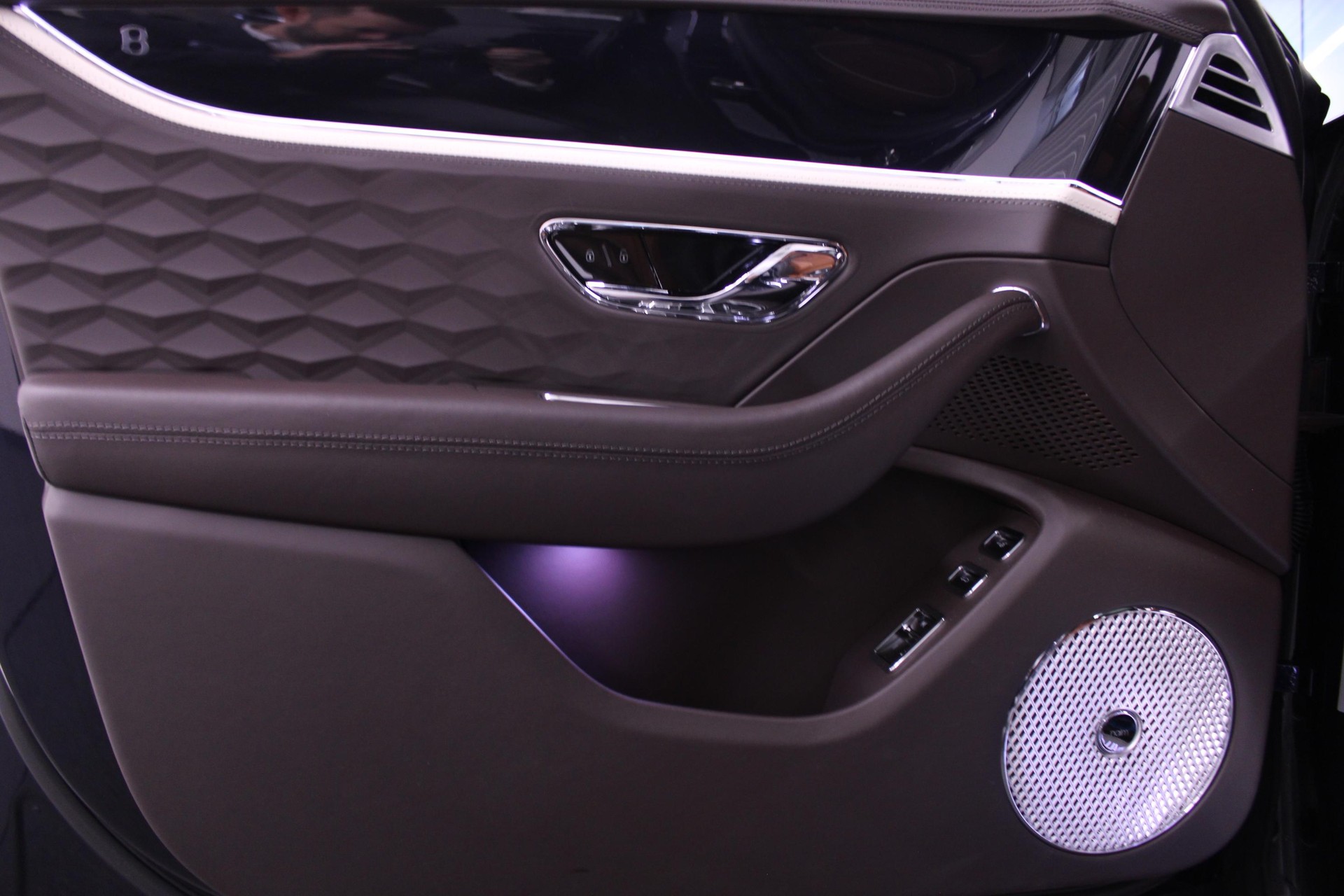 BENTLEY Flying Spur 4.0 V8 Mulliner-image-13