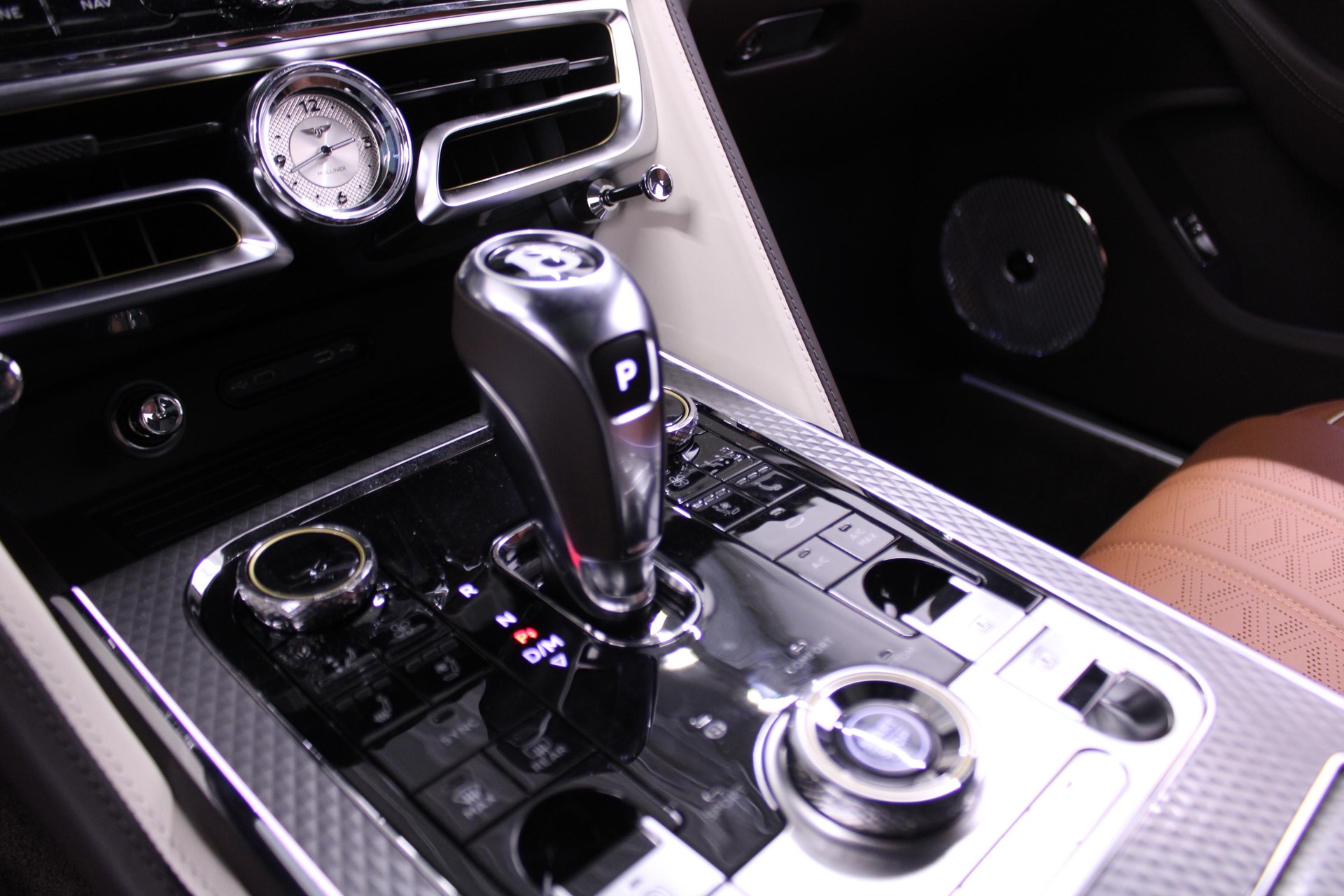 BENTLEY Flying Spur 4.0 V8 Mulliner-image-14