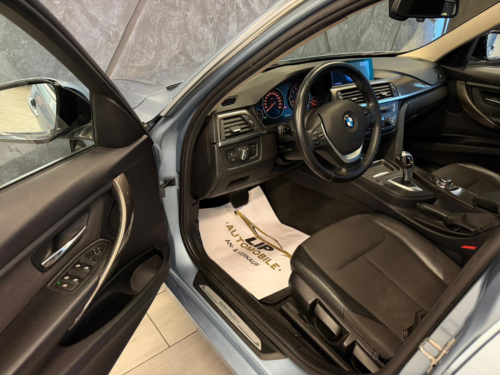 BMW 320i xDrive Modern Line Steptronic-image-9