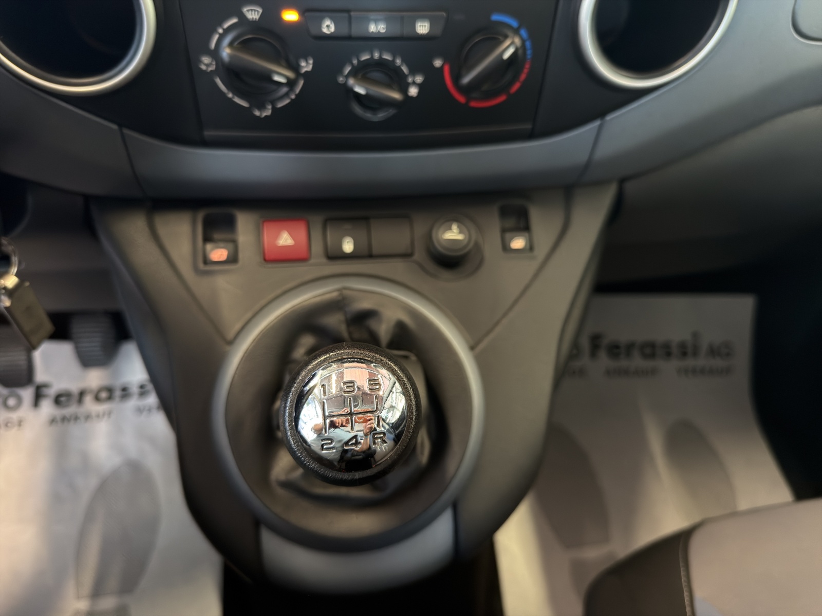 PEUGEOT Partner 1.6 e-HDI Active-image-19