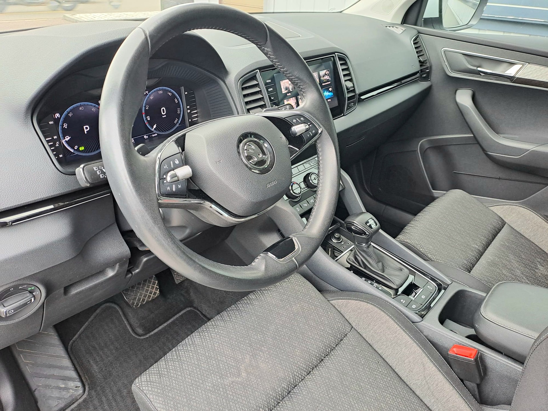 SKODA Karoq 2.0 TDI CR Style 4x4 DSG inkl. Anhängekupplung-image-11