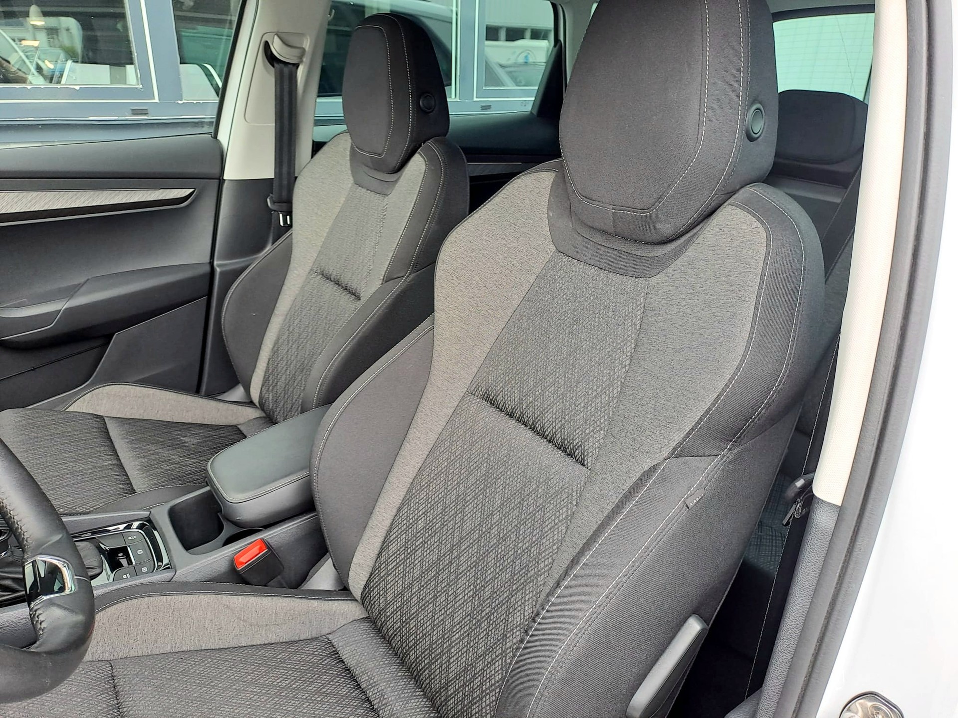 SKODA Karoq 2.0 TDI CR Style 4x4 DSG inkl. Anhängekupplung-image-10