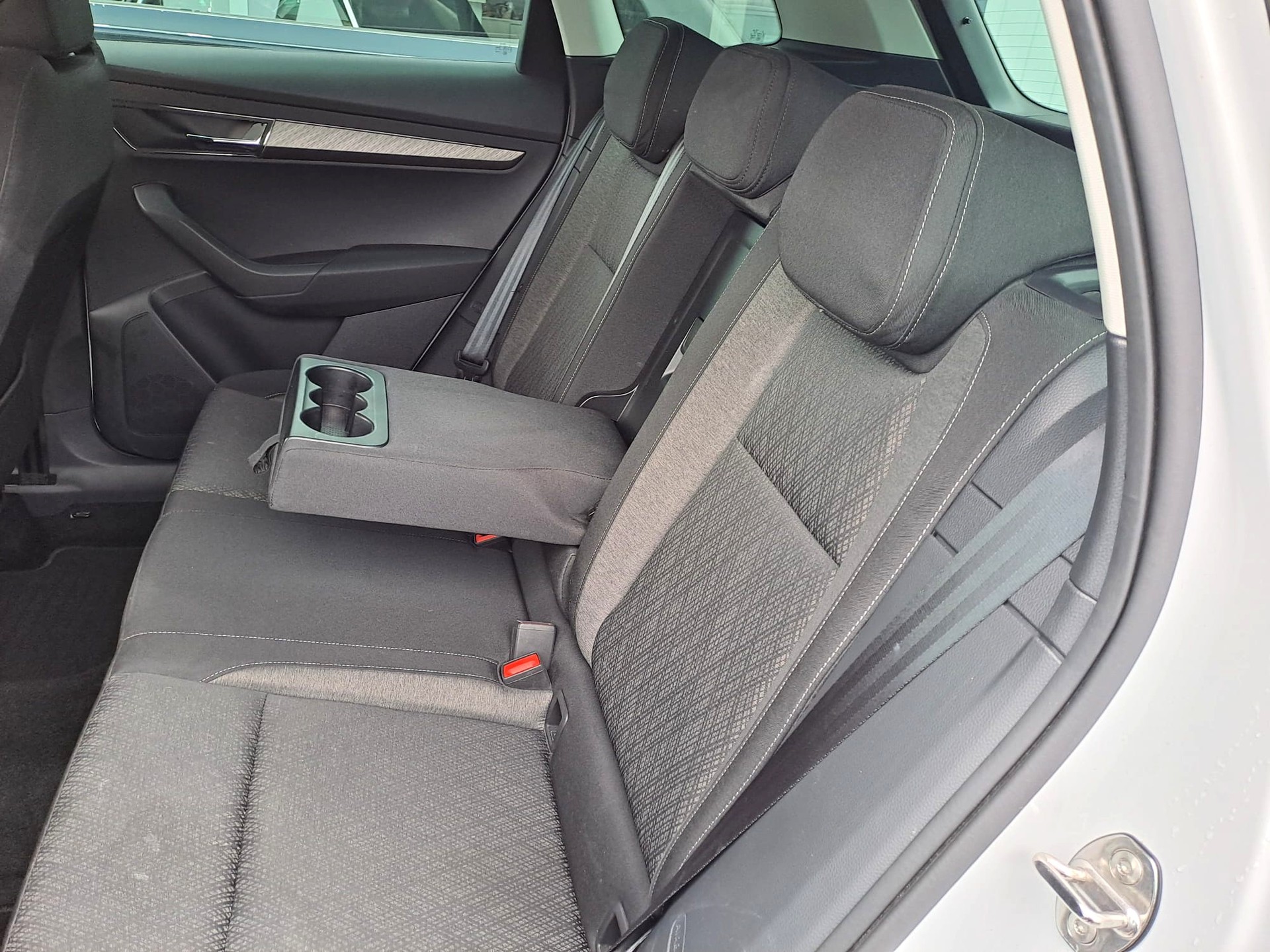 SKODA Karoq 2.0 TDI CR Style 4x4 DSG inkl. Anhängekupplung-image-9