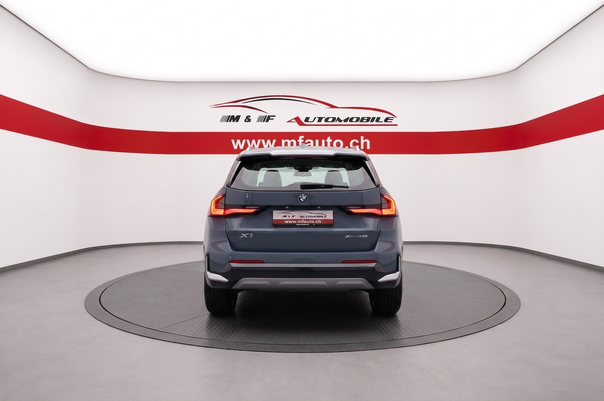 BMW X1 20d xDrive CH FAHRZEUG-image-4