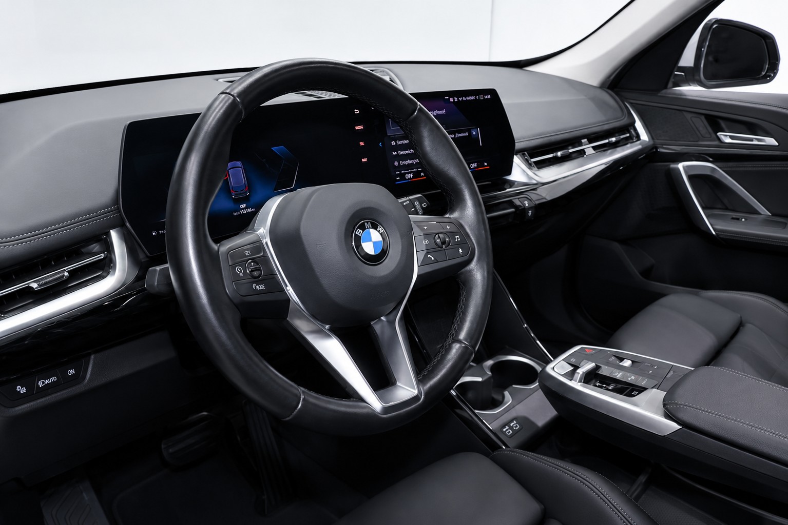 BMW X1 20d xDrive CH FAHRZEUG-image-13