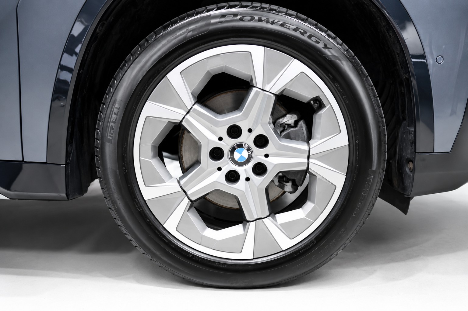 BMW X1 20d xDrive CH FAHRZEUG-image-6
