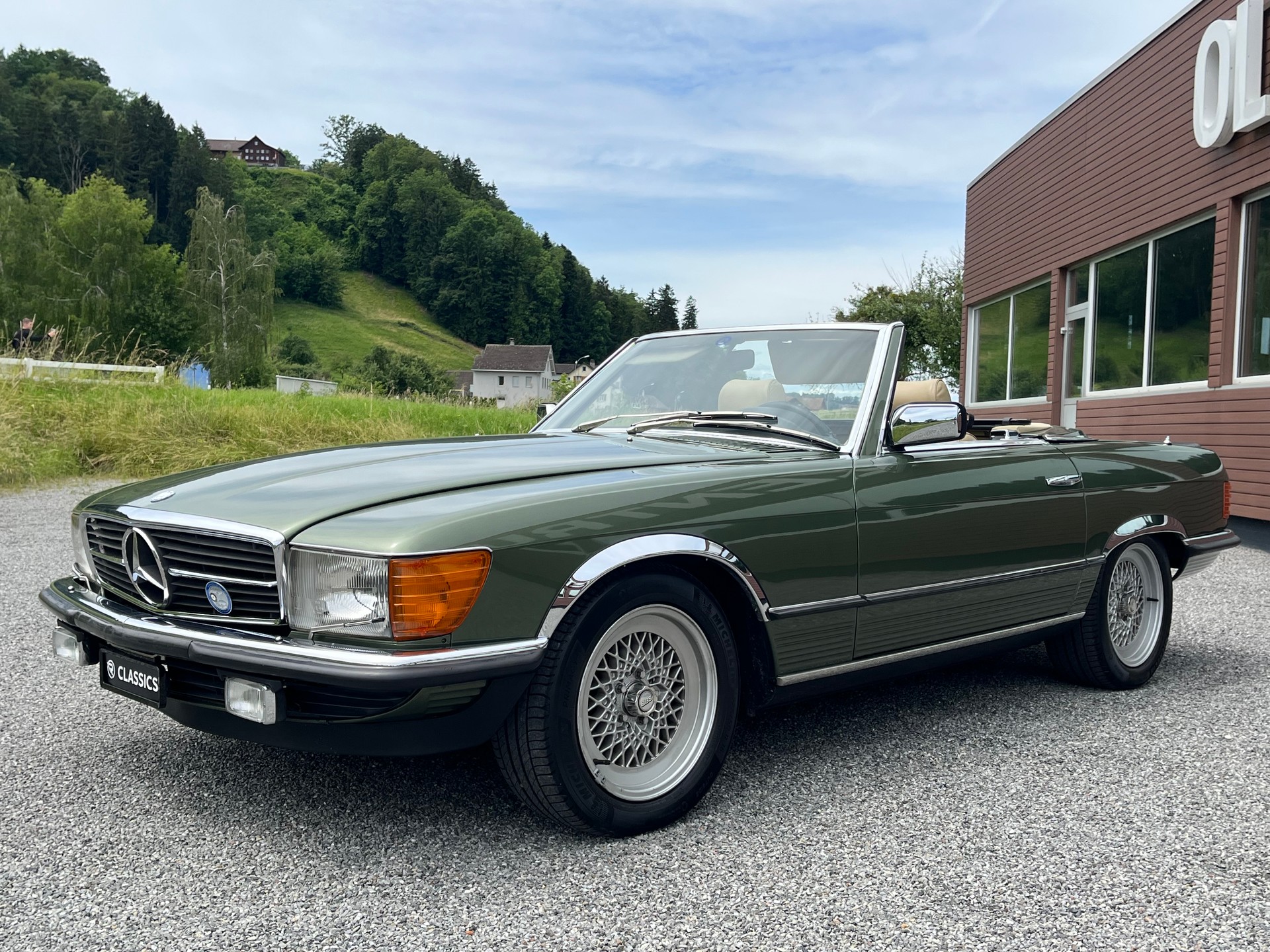 MERCEDES-BENZ R107