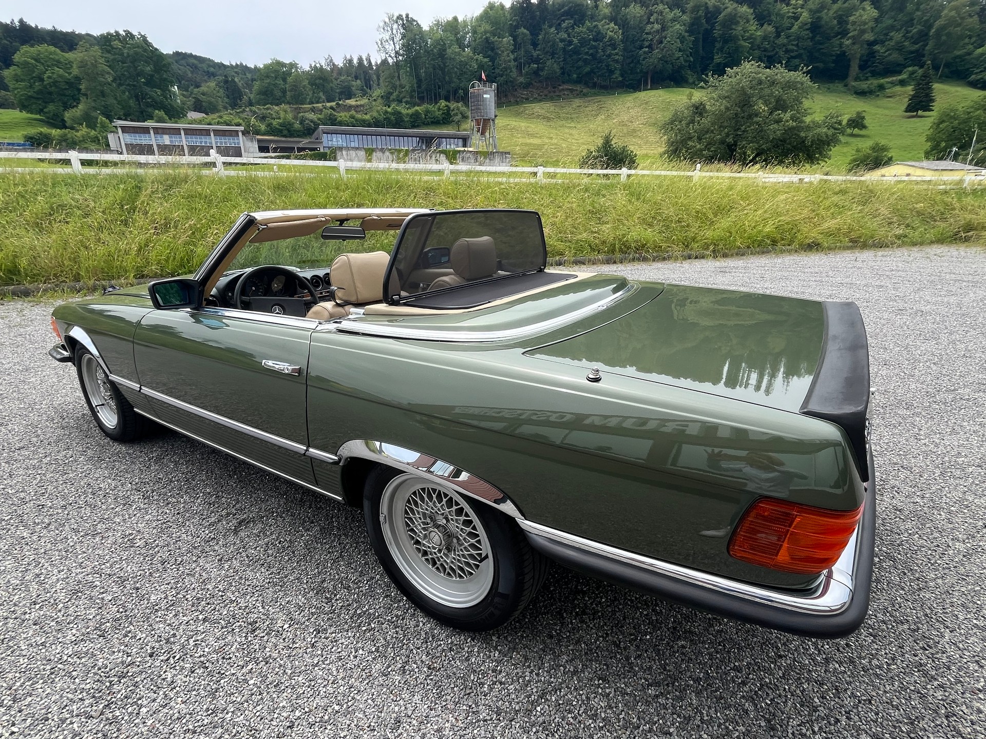 MERCEDES-BENZ R107-showroom-element-3