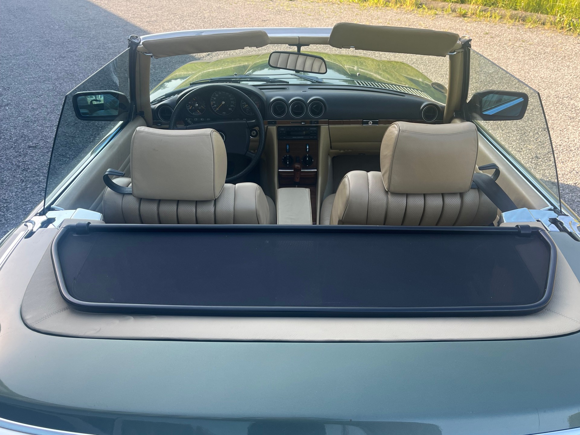 MERCEDES-BENZ R107-image-8