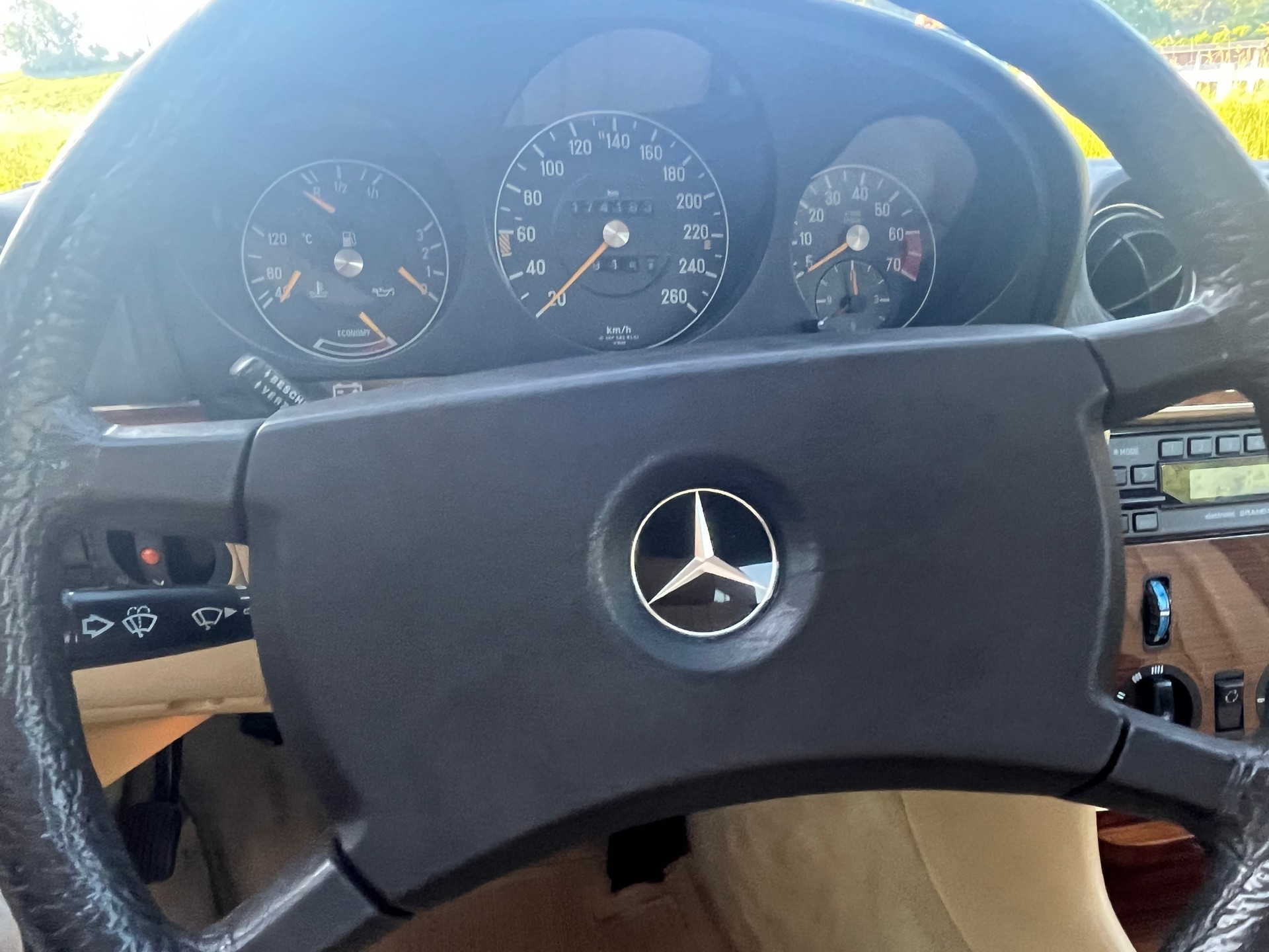 MERCEDES-BENZ R107-image-17