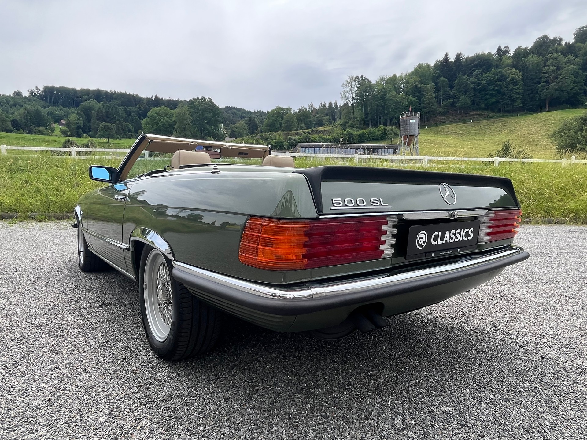 MERCEDES-BENZ R107-showroom-element-2