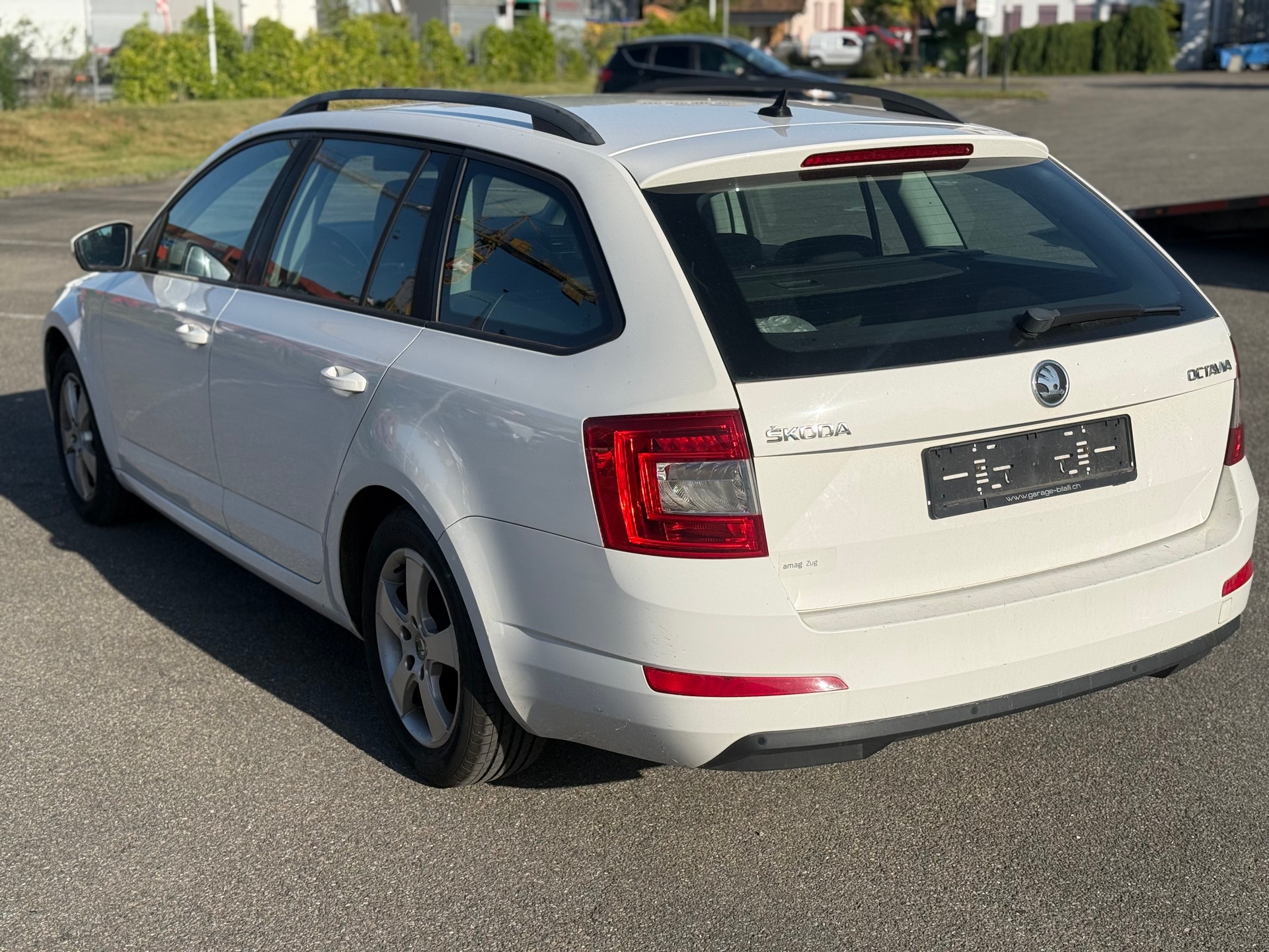 SKODA Octavia Combi 2.0 TDI Ambition-image-2