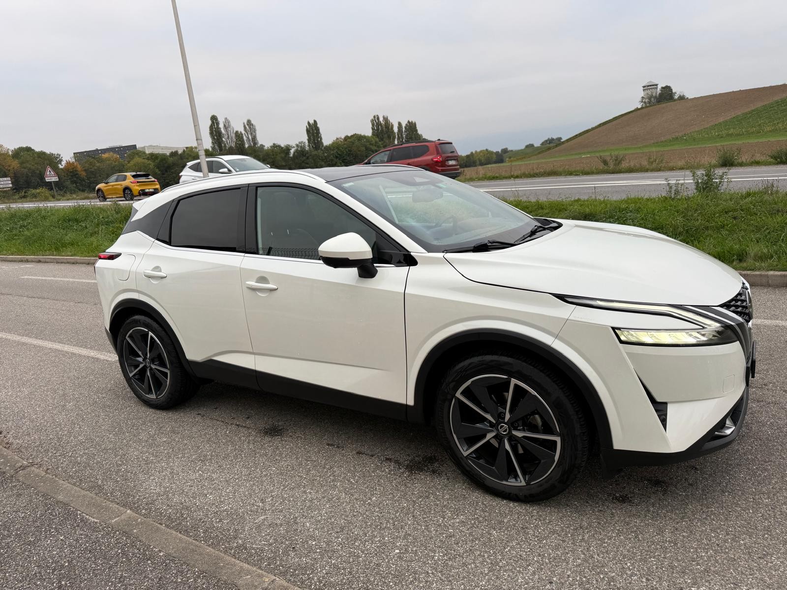NISSAN Qashqai 1.3 DIG-T MHEV Tekna Xtronic 4x4-image-10