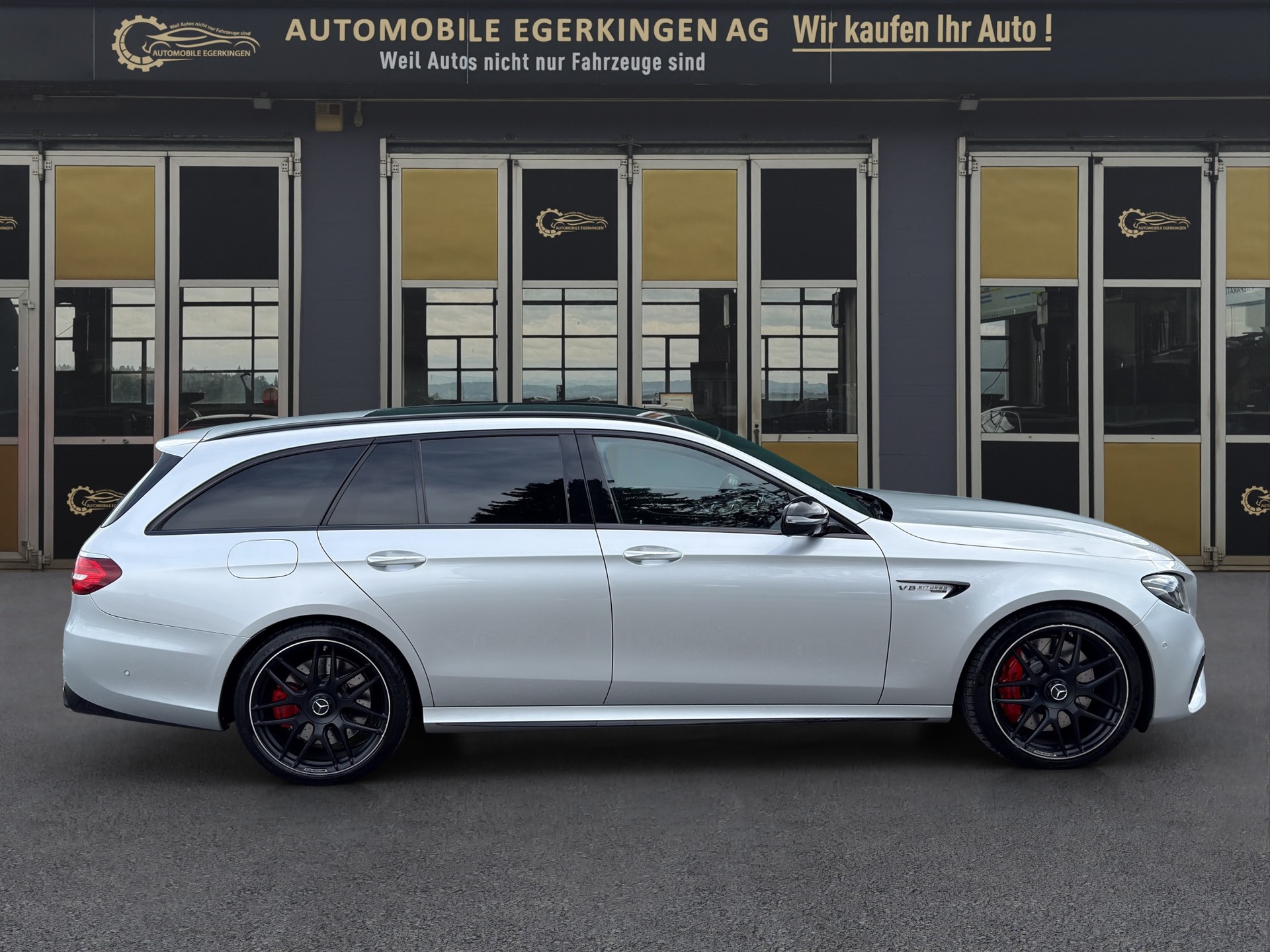 MERCEDES-BENZ E 63 S AMG 4matic+ Kombi-showroom-element-3