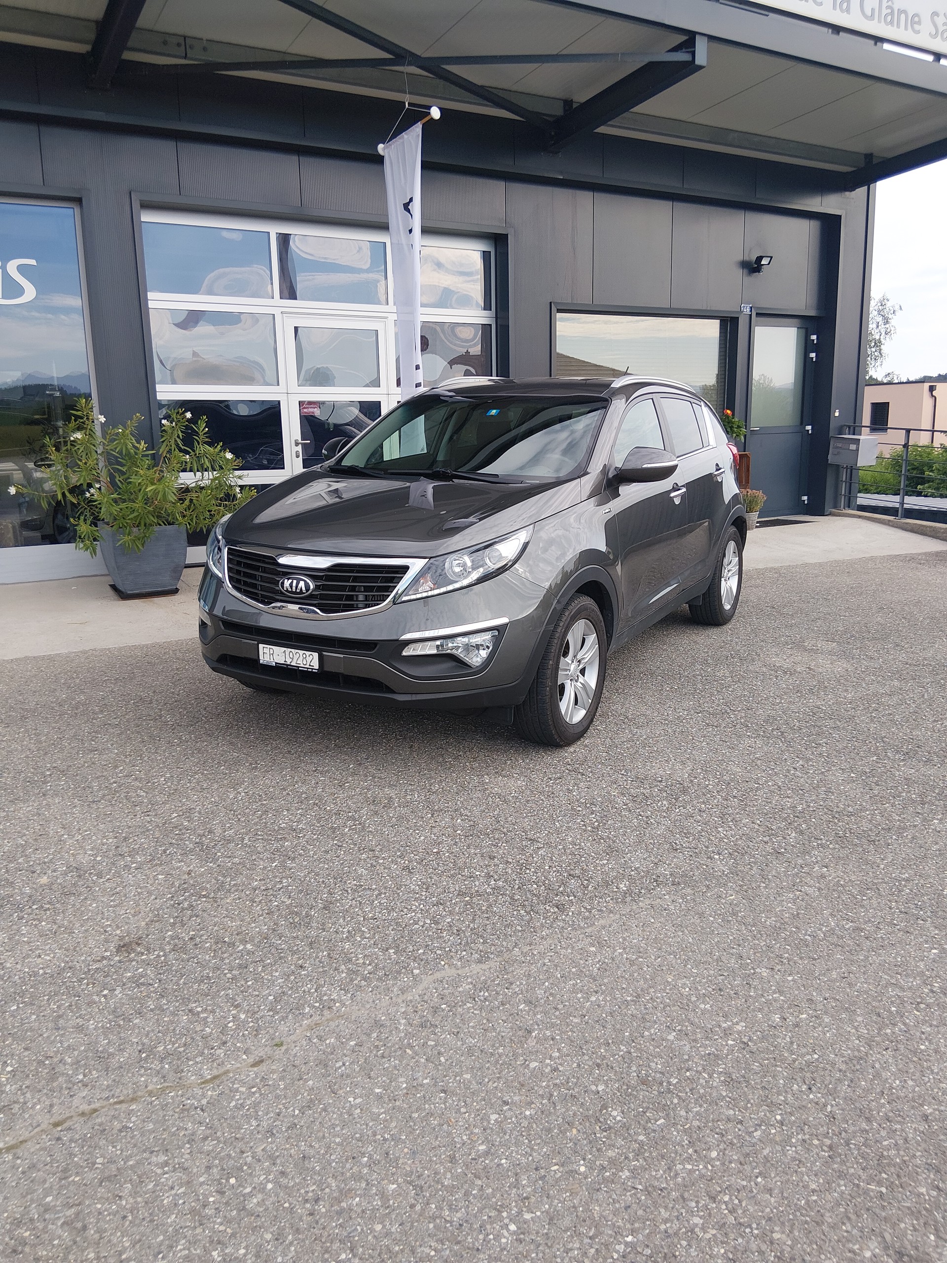 KIA Sportage 2.0 CRDi Trend 4WD Automatic-image-2