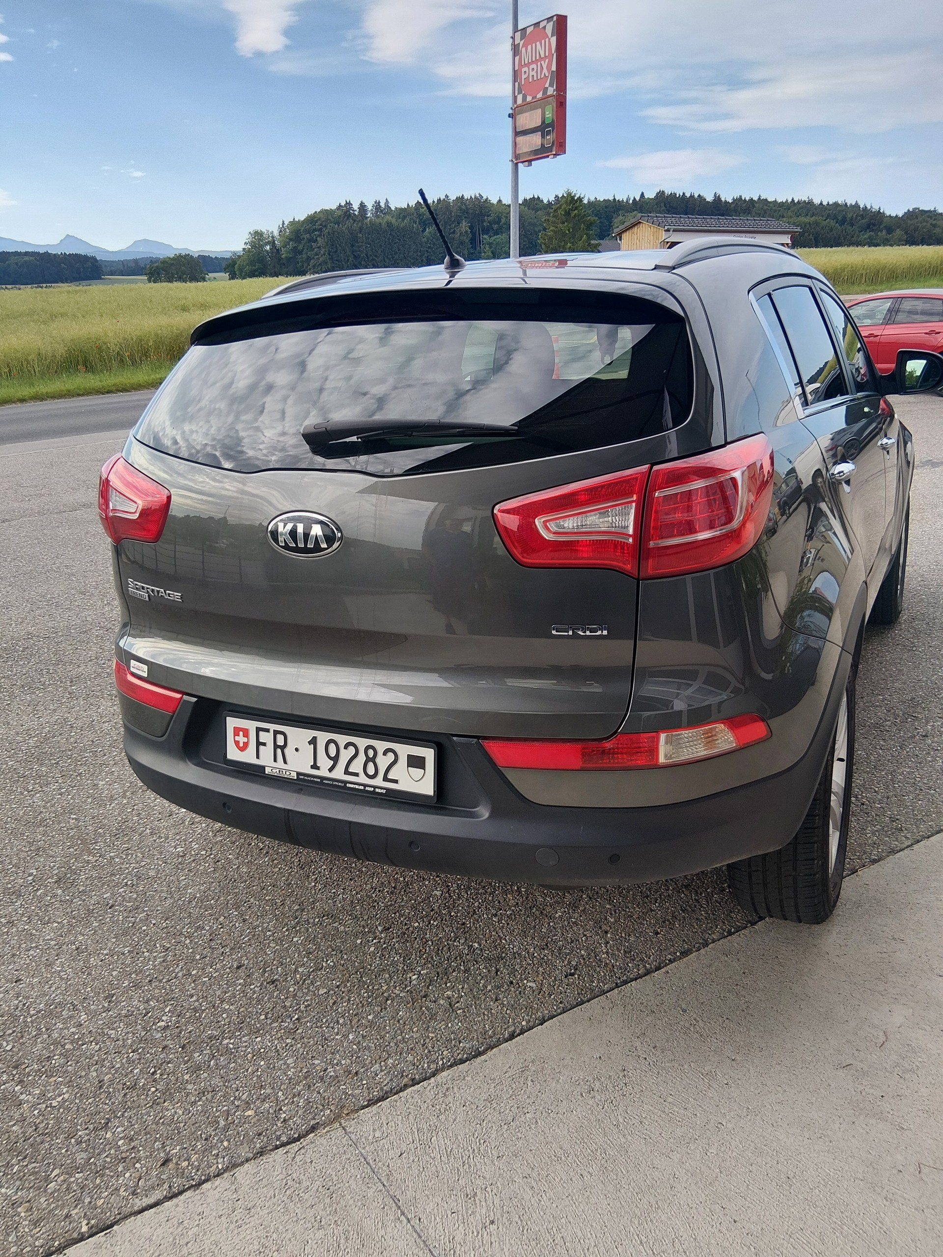 KIA Sportage 2.0 CRDi Trend 4WD Automatic-image-4