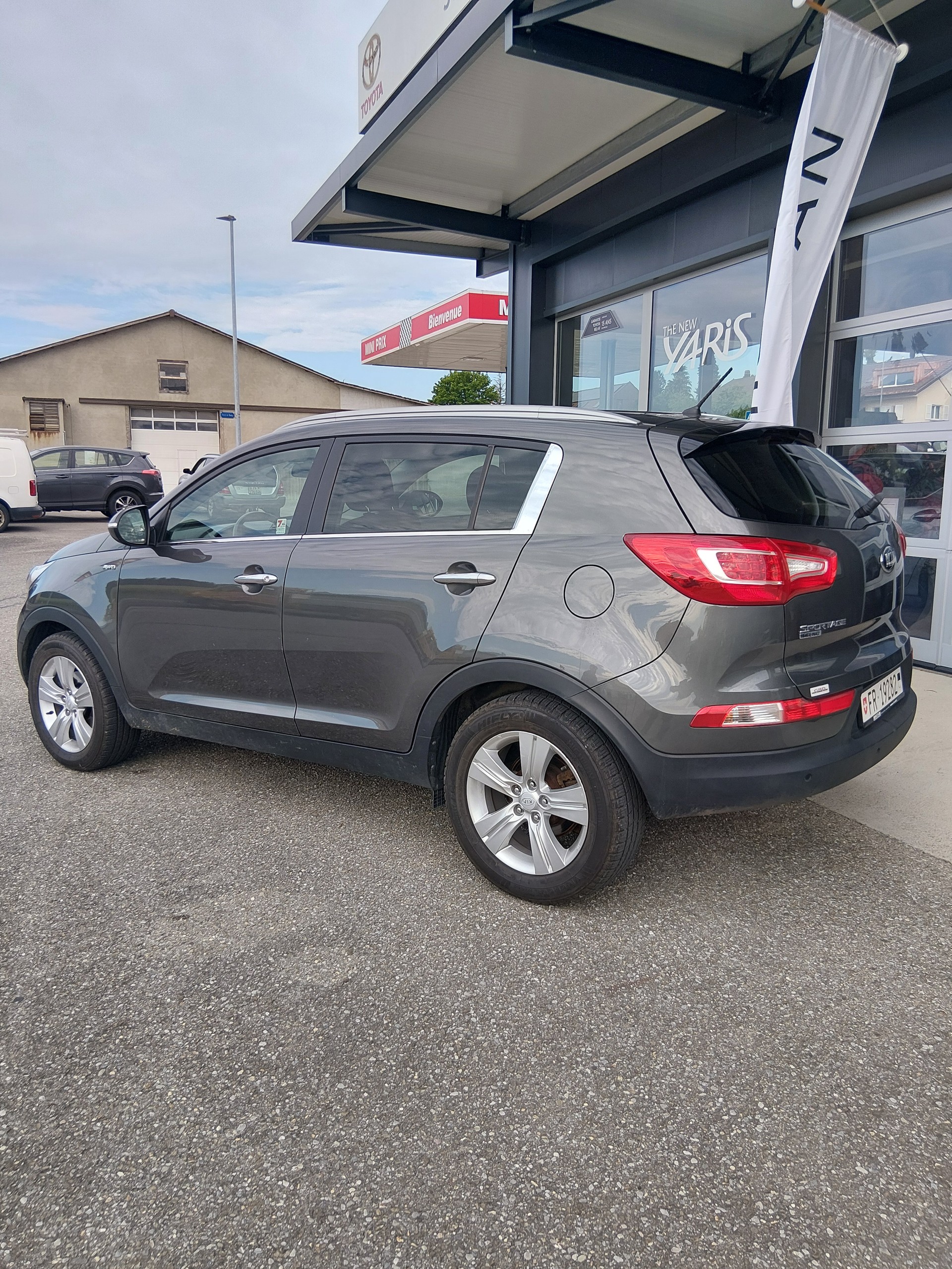 KIA Sportage 2.0 CRDi Trend 4WD Automatic-image-5