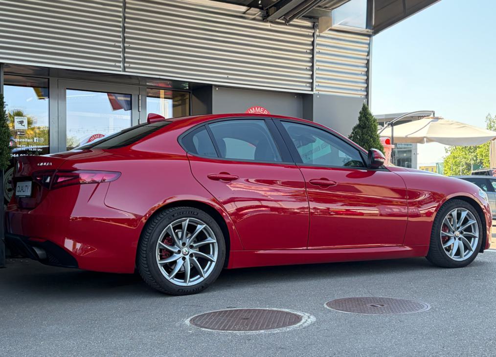 ALFA ROMEO Giulia 2.0 Super Automatic-showroom-element-2