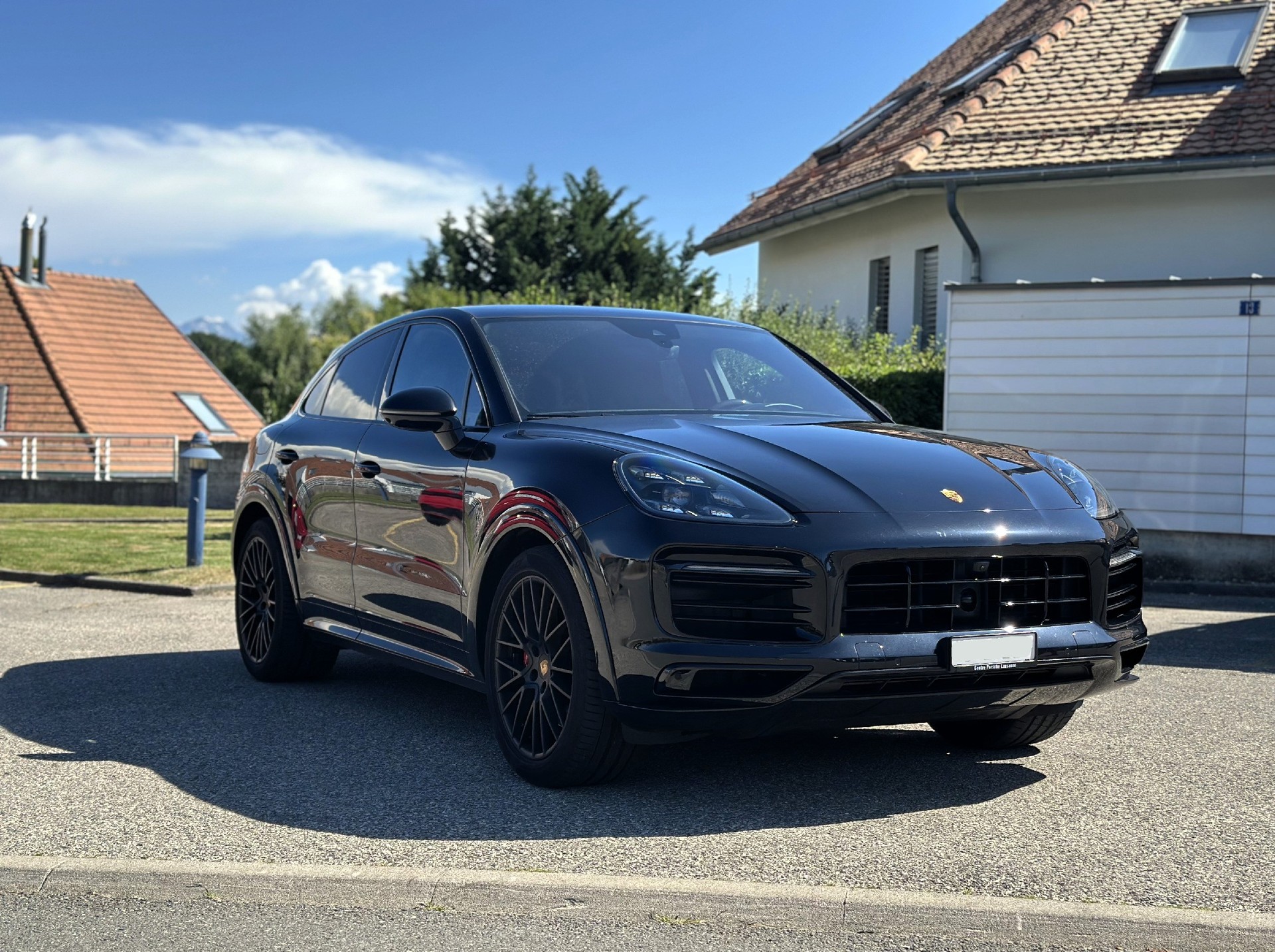 PORSCHE Cayenne GTS Coupé-showroom-element-1