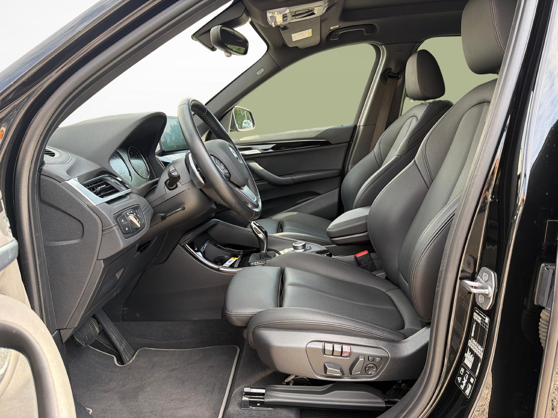 BMW X1 18d xDrive SAG-image-10