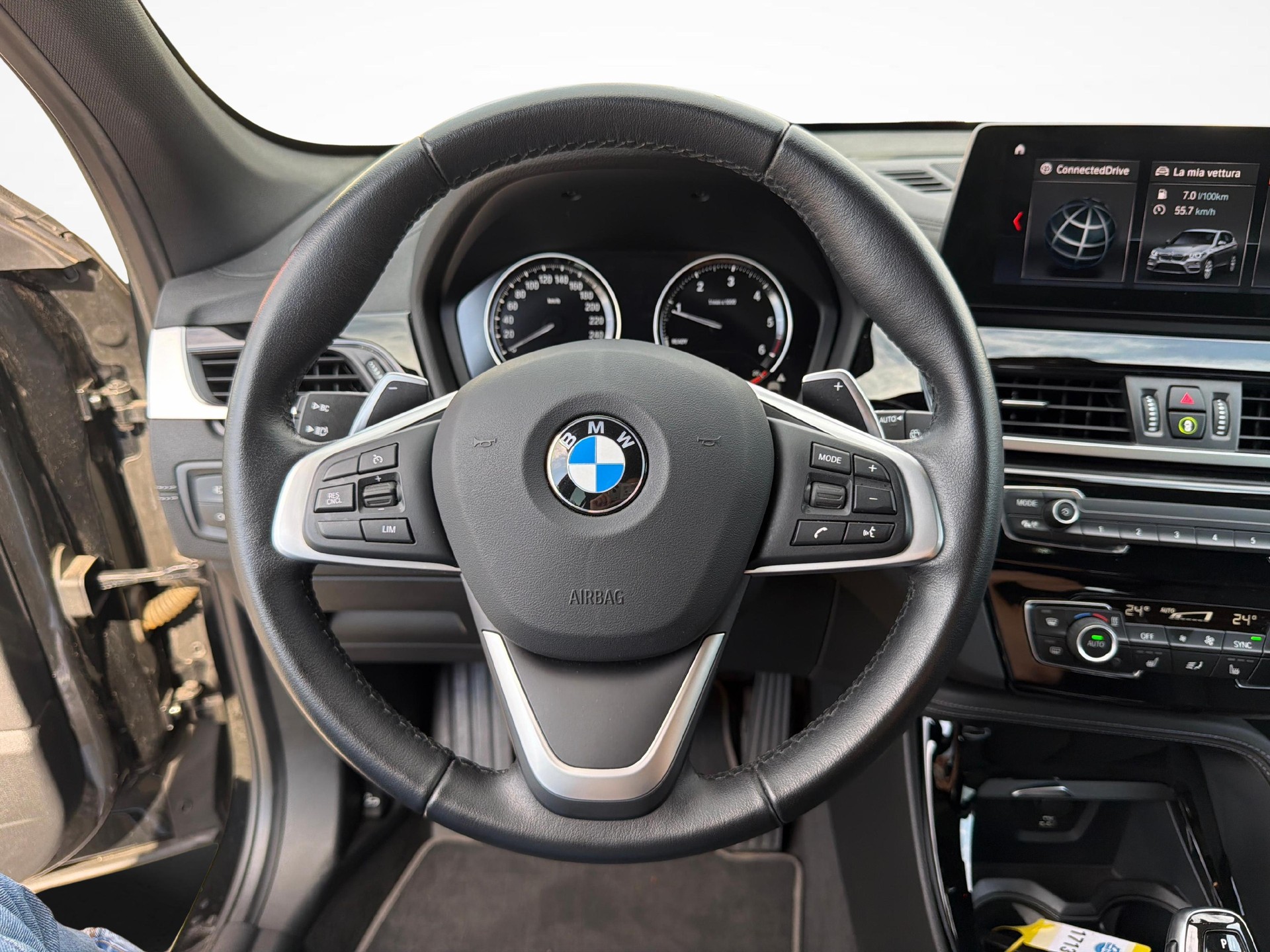 BMW X1 18d xDrive SAG-image-14
