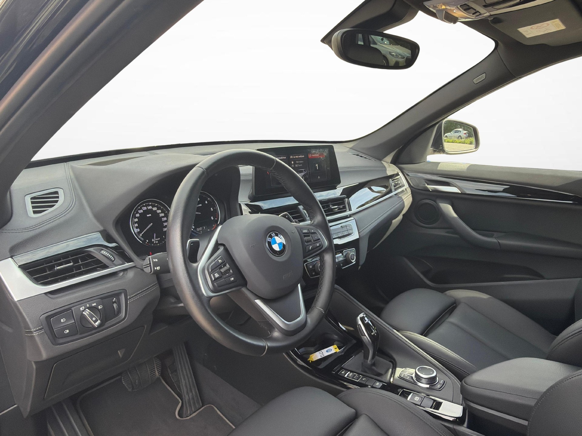 BMW X1 18d xDrive SAG-image-12