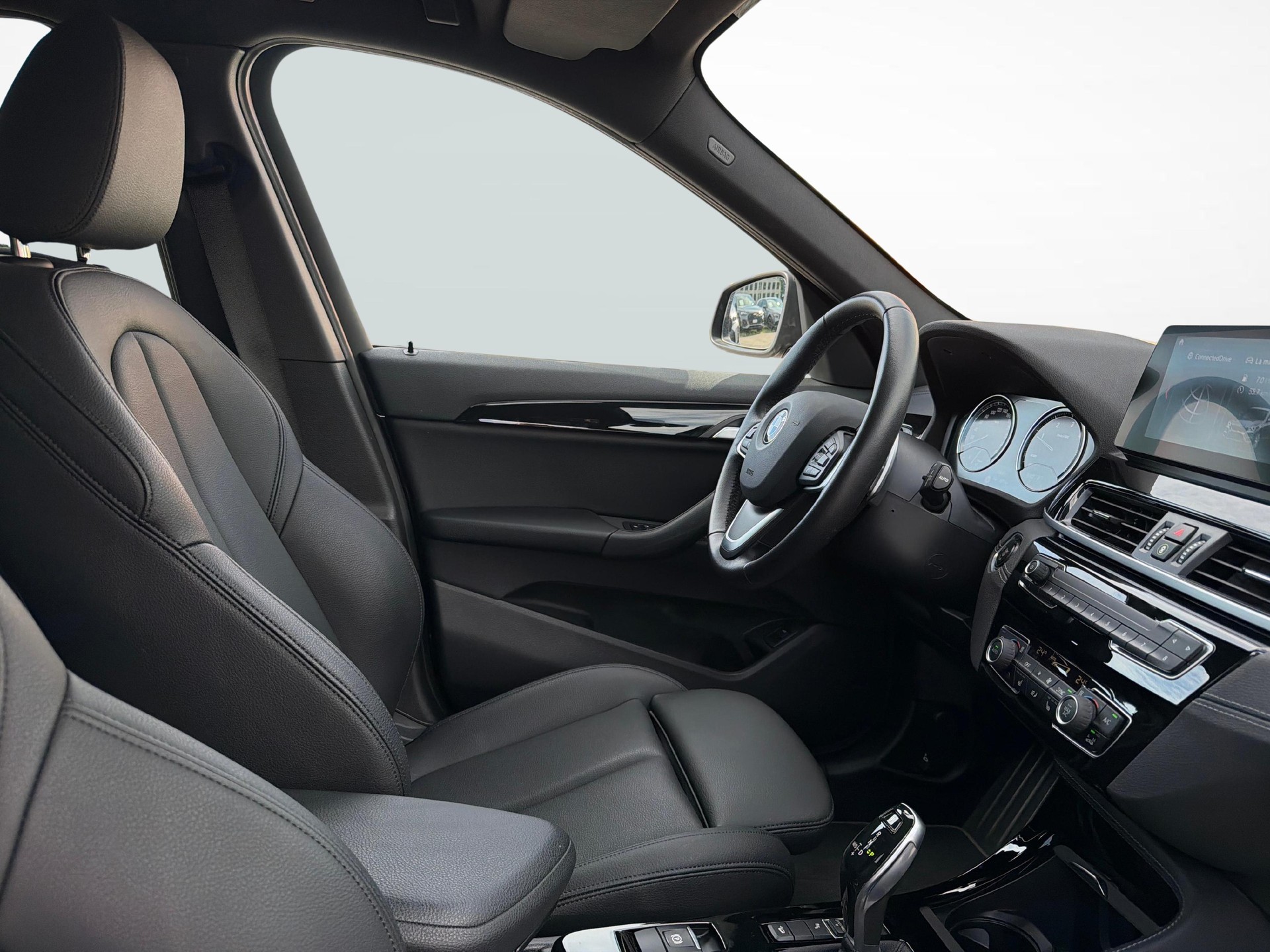 BMW X1 18d xDrive SAG-image-18