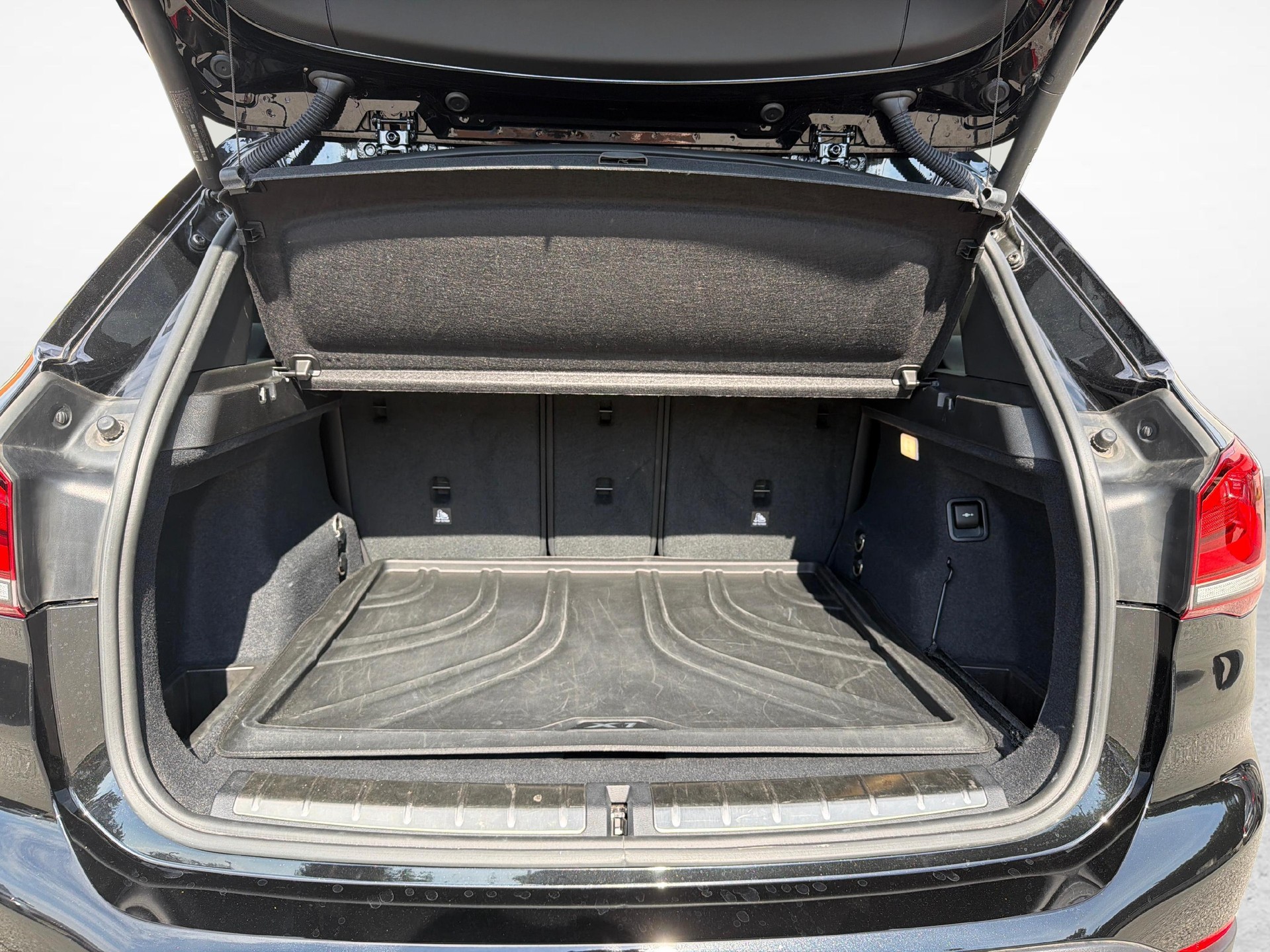 BMW X1 18d xDrive SAG-image-20