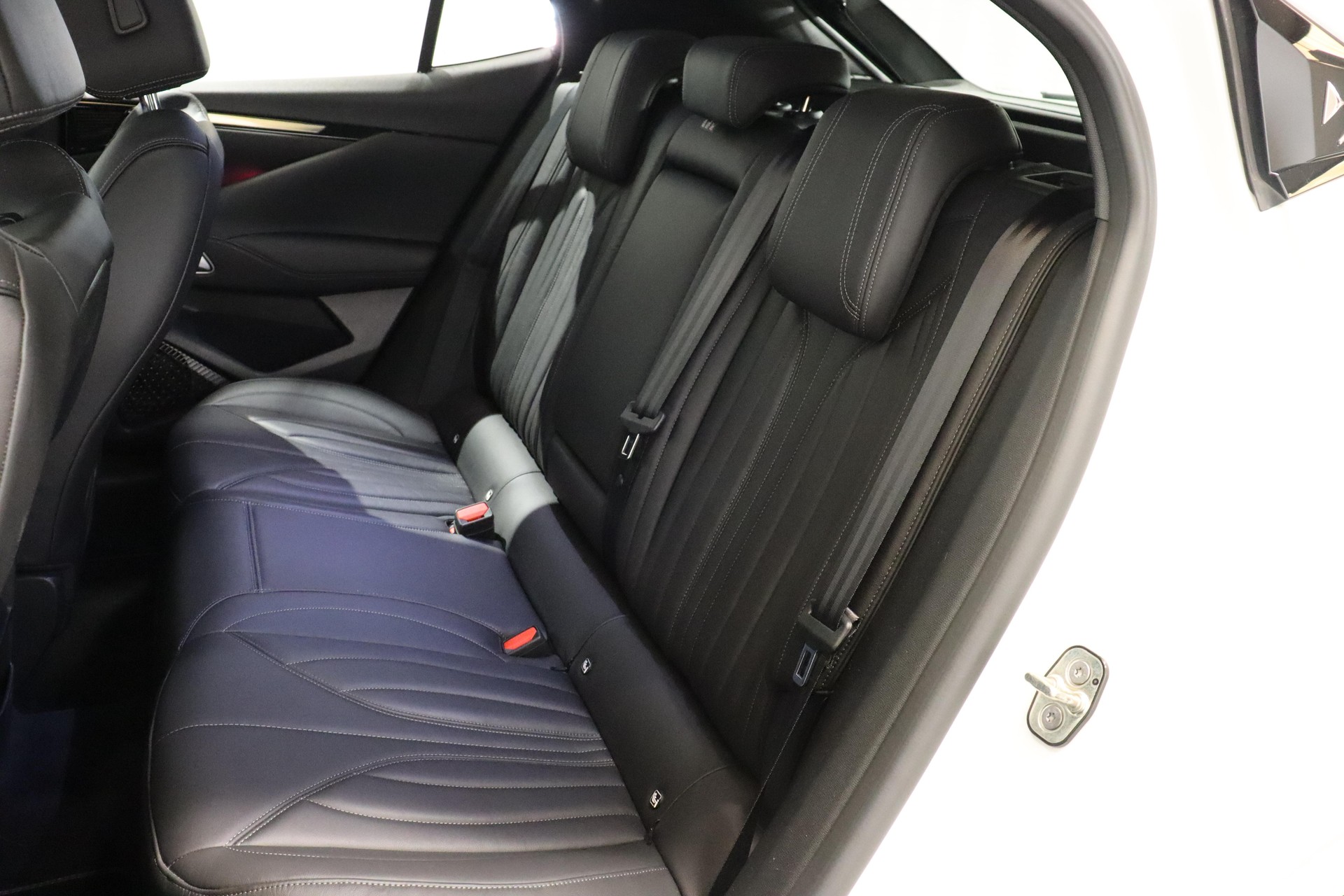 DS AUTOMOBILES 4 1.2 PureTech Trocadero-image-5