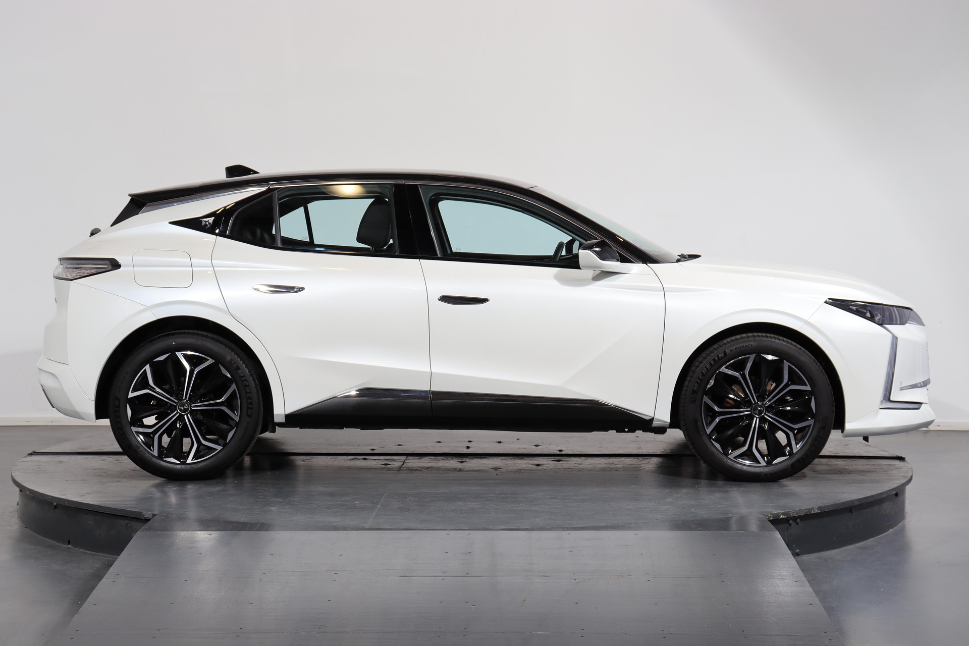 DS AUTOMOBILES 4 1.2 PureTech Trocadero-showroom-element-1