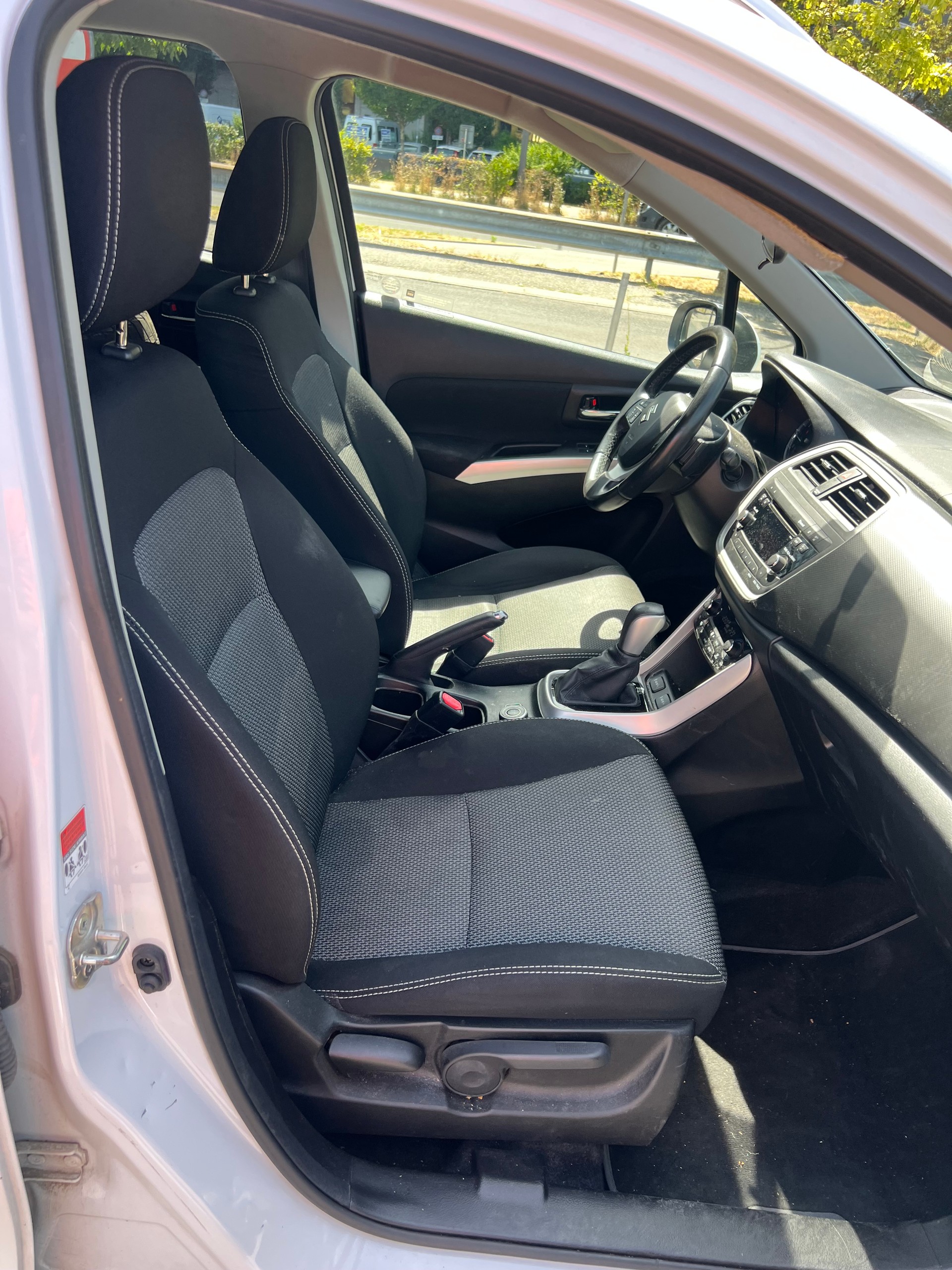 SUZUKI SX4 S-Cross 1.6 TD PizSulai Top 4WD TCSS-image-13