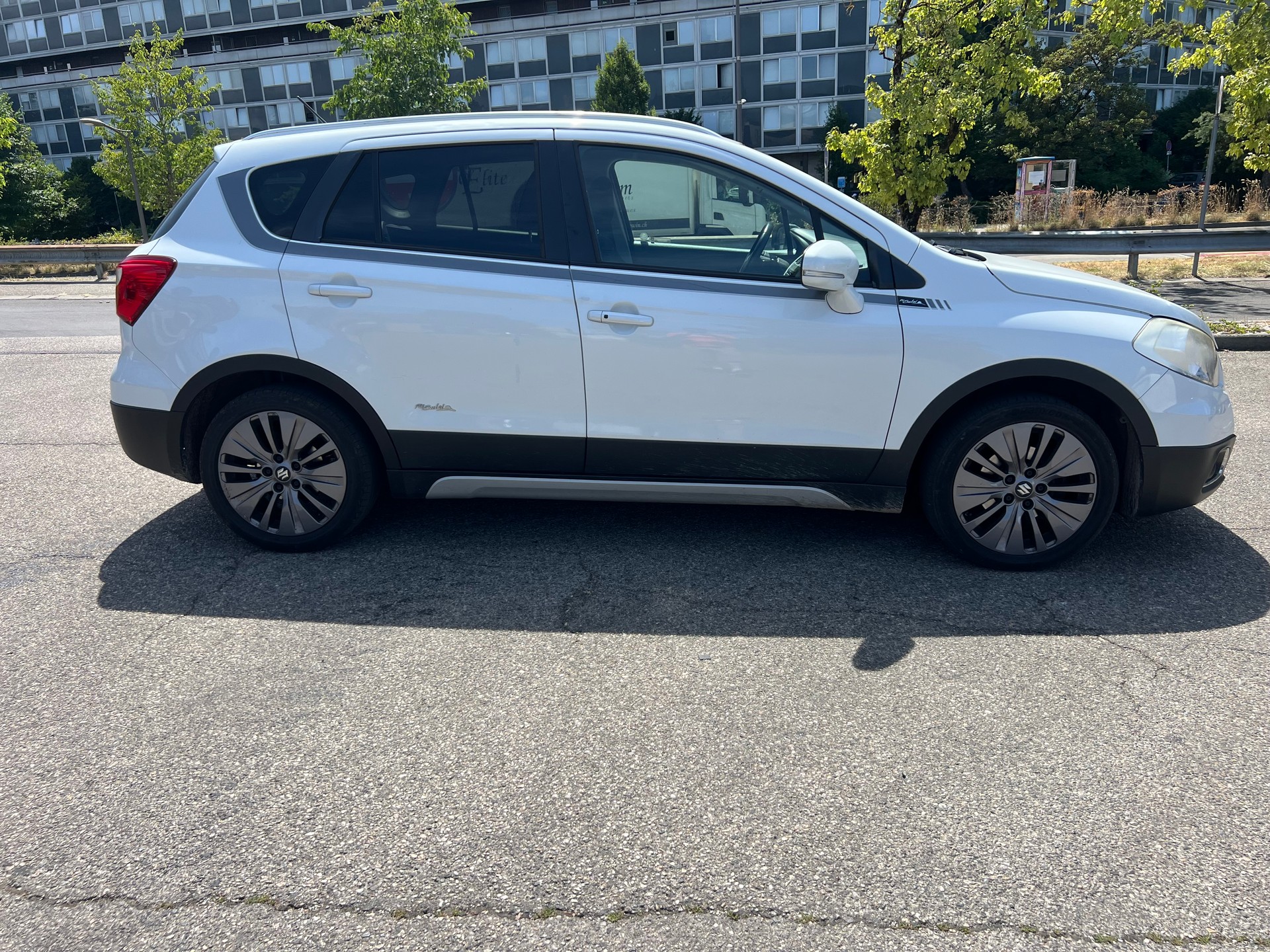 SUZUKI SX4 S-Cross 1.6 TD PizSulai Top 4WD TCSS-image-6