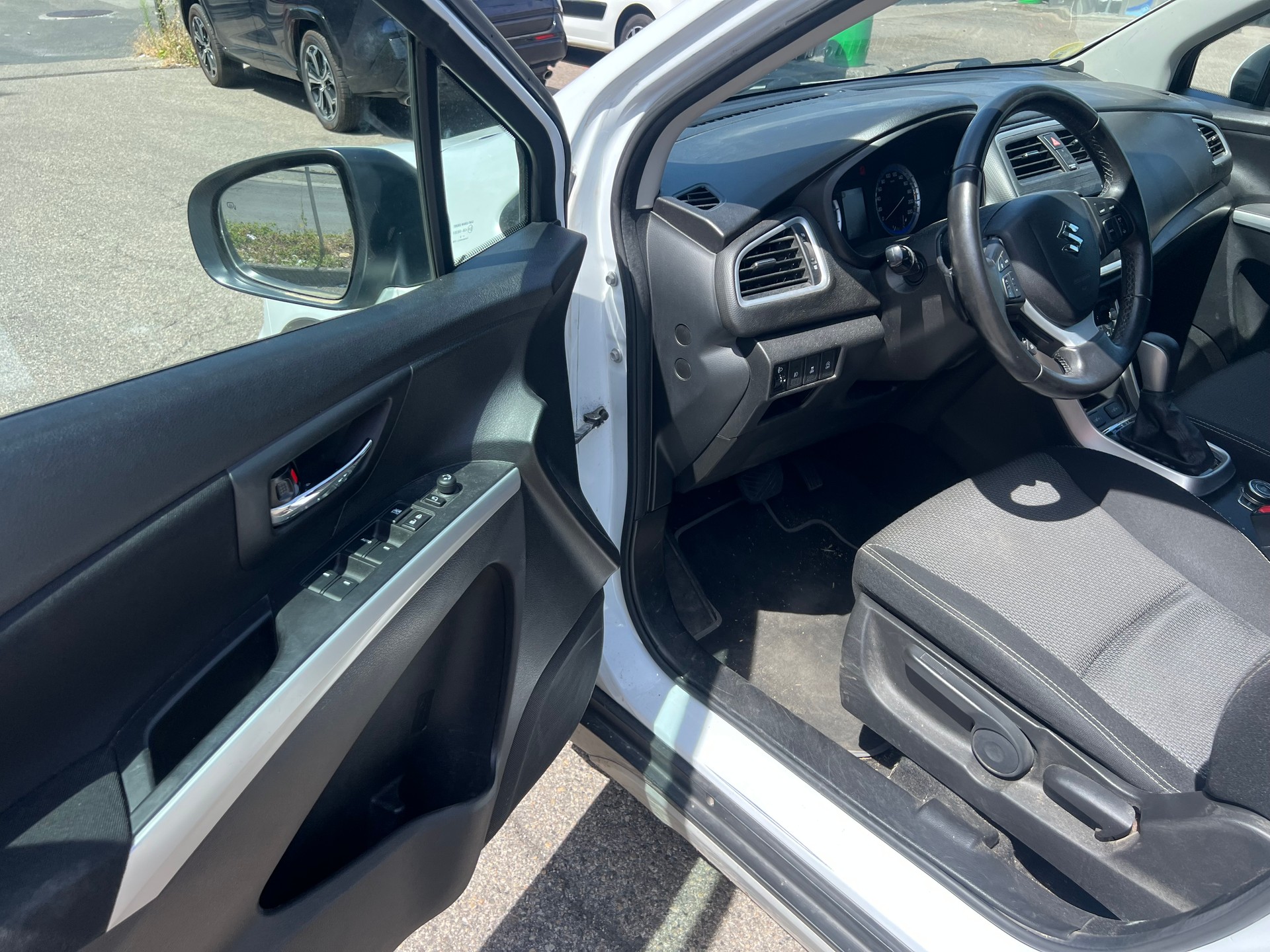 SUZUKI SX4 S-Cross 1.6 TD PizSulai Top 4WD TCSS-image-8