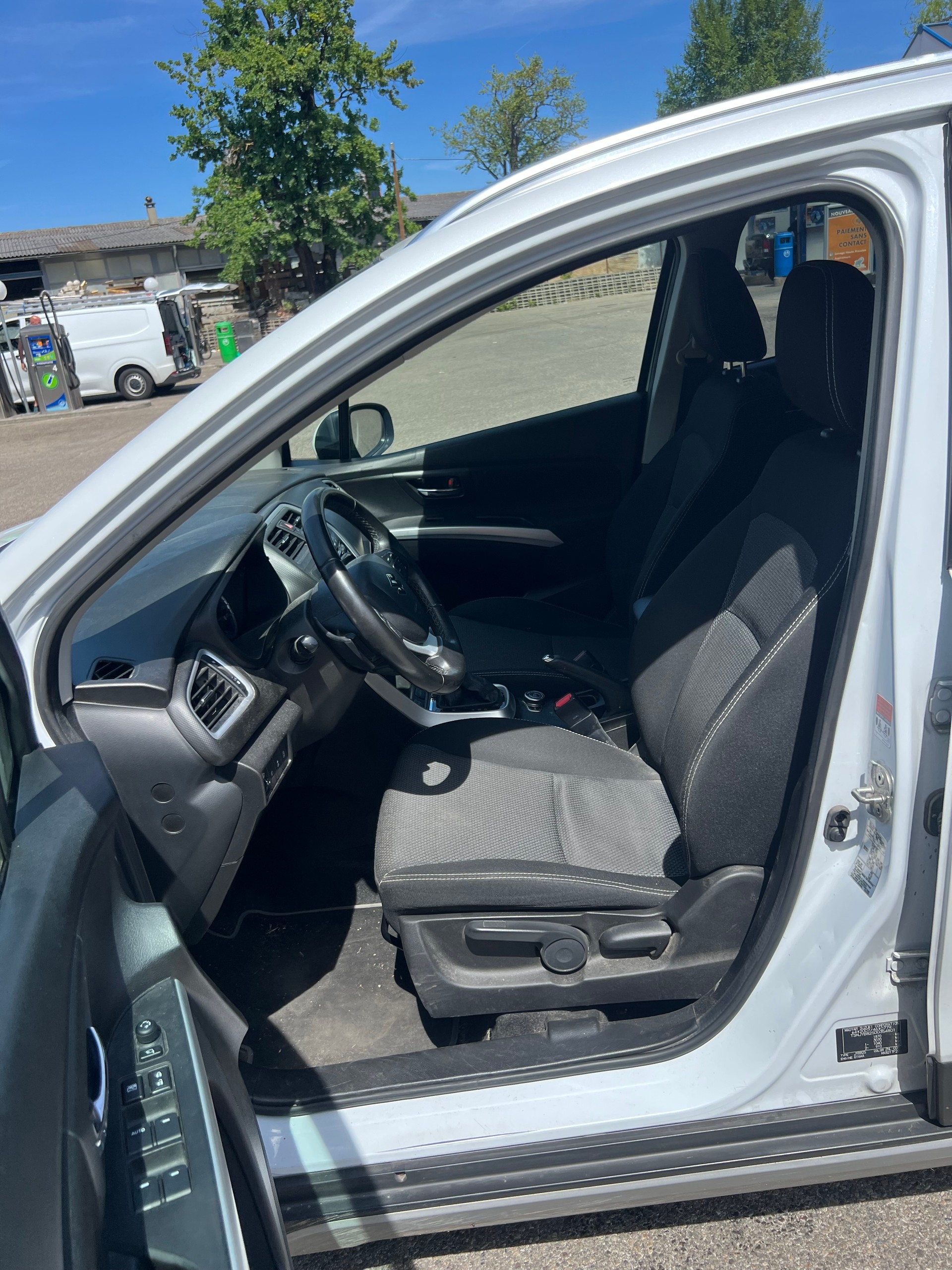 SUZUKI SX4 S-Cross 1.6 TD PizSulai Top 4WD TCSS-image-9