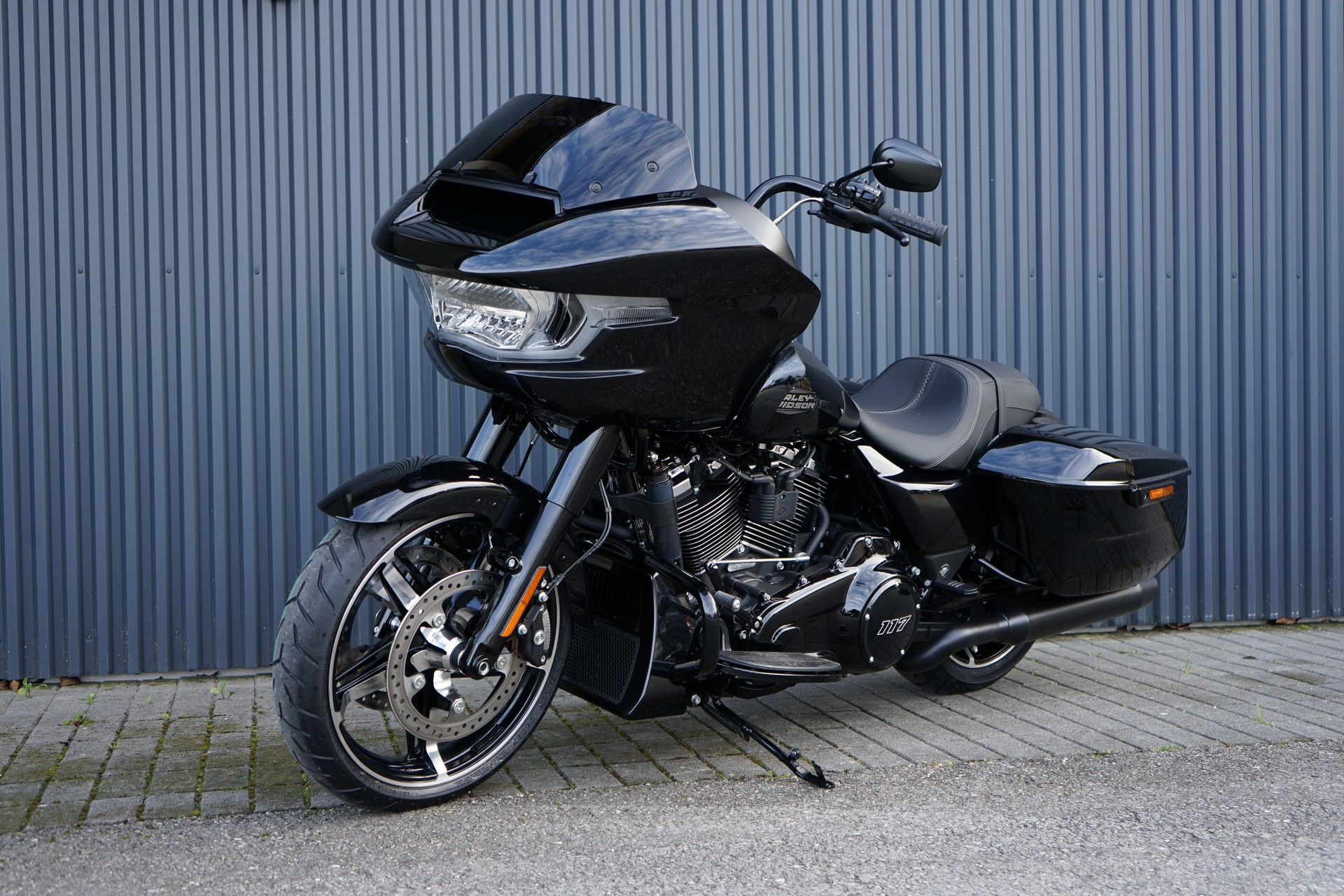 HARLEY-DAVIDSON FLTRX Road Glide 117-showroom-element-1